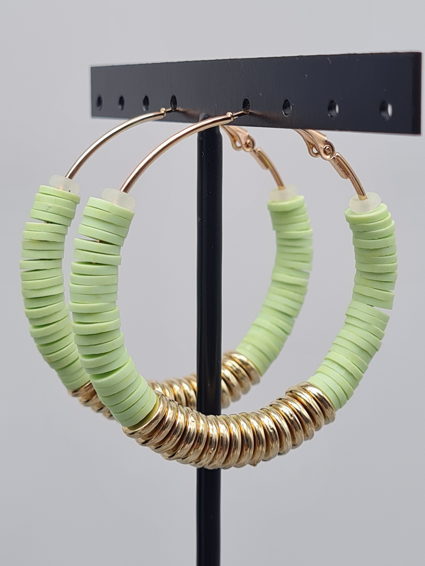 WAUW Creolen mit Muschelkralen in verschiedene Farben