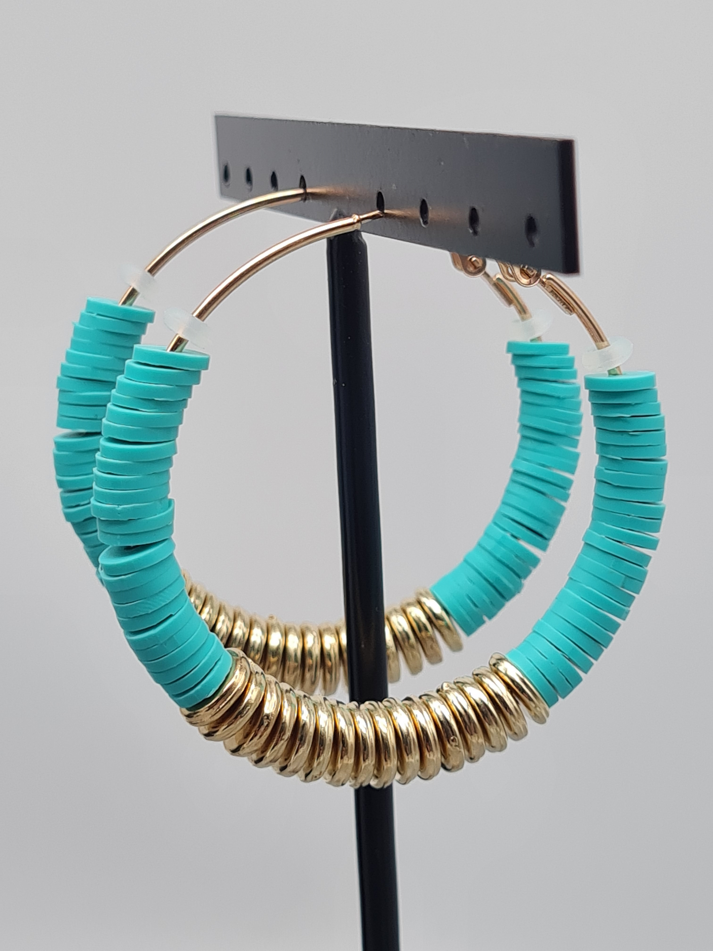 WAUW Creolen mit Muschelkralen in verschiedene Farben