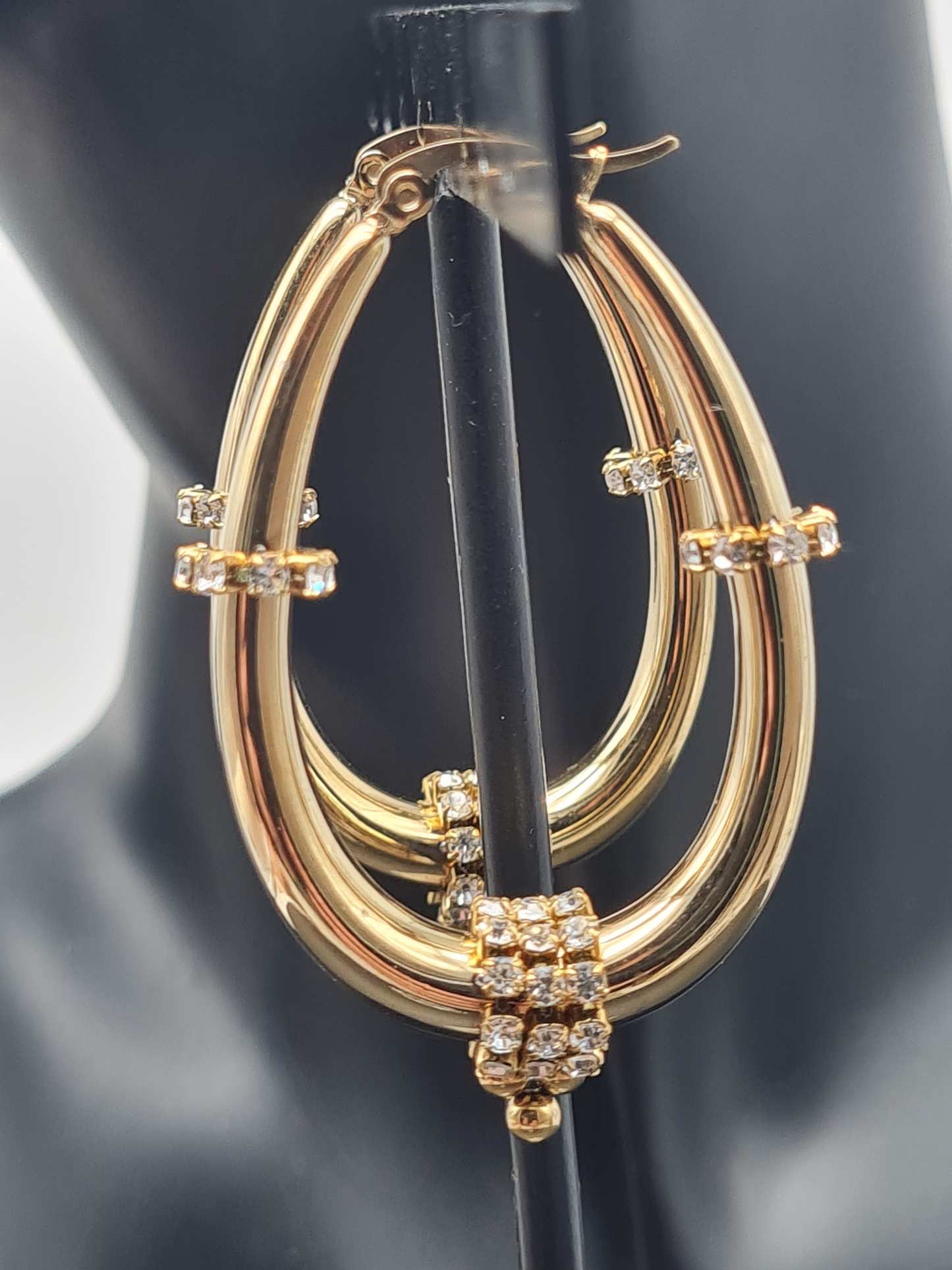 Michelle Bijou, Ohrringe, Creolen Oval, Silber- & Goldfarben mit Strass Verzierungen