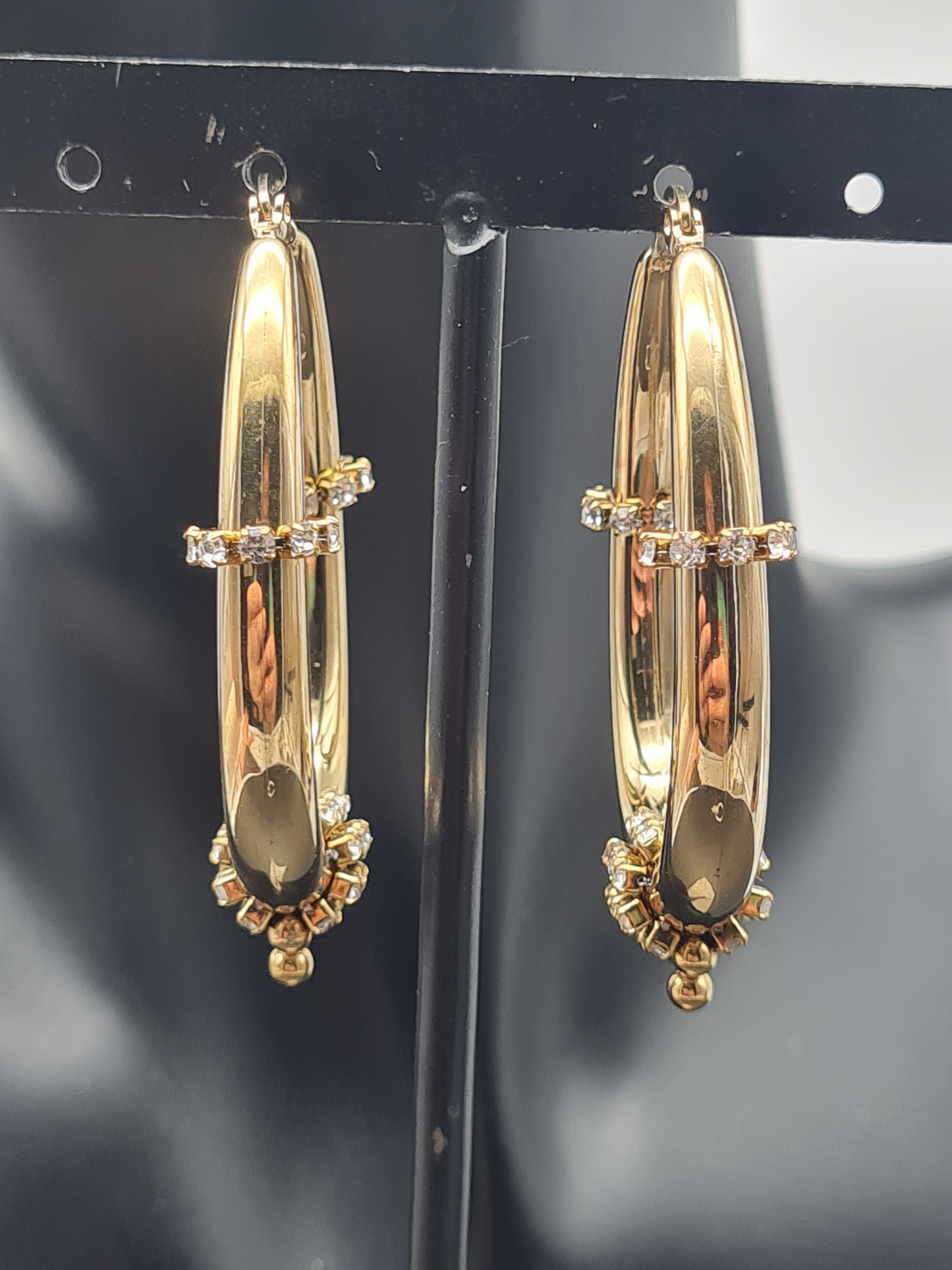 Michelle Bijou, Ohrringe, Creolen Oval, Silber- & Goldfarben mit Strass Verzierungen