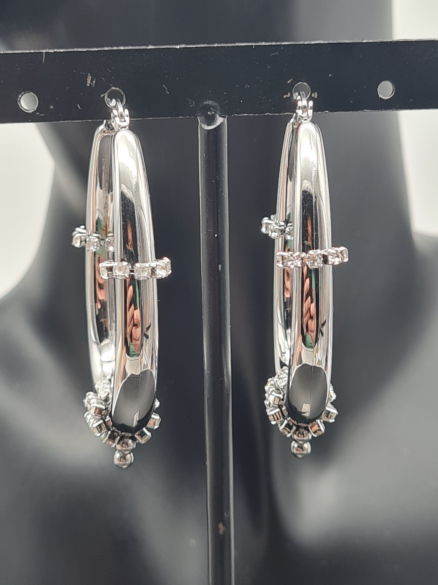 Michelle Bijou, Ohrringe, Creolen Oval, Silber- & Goldfarben mit Strass Verzierungen