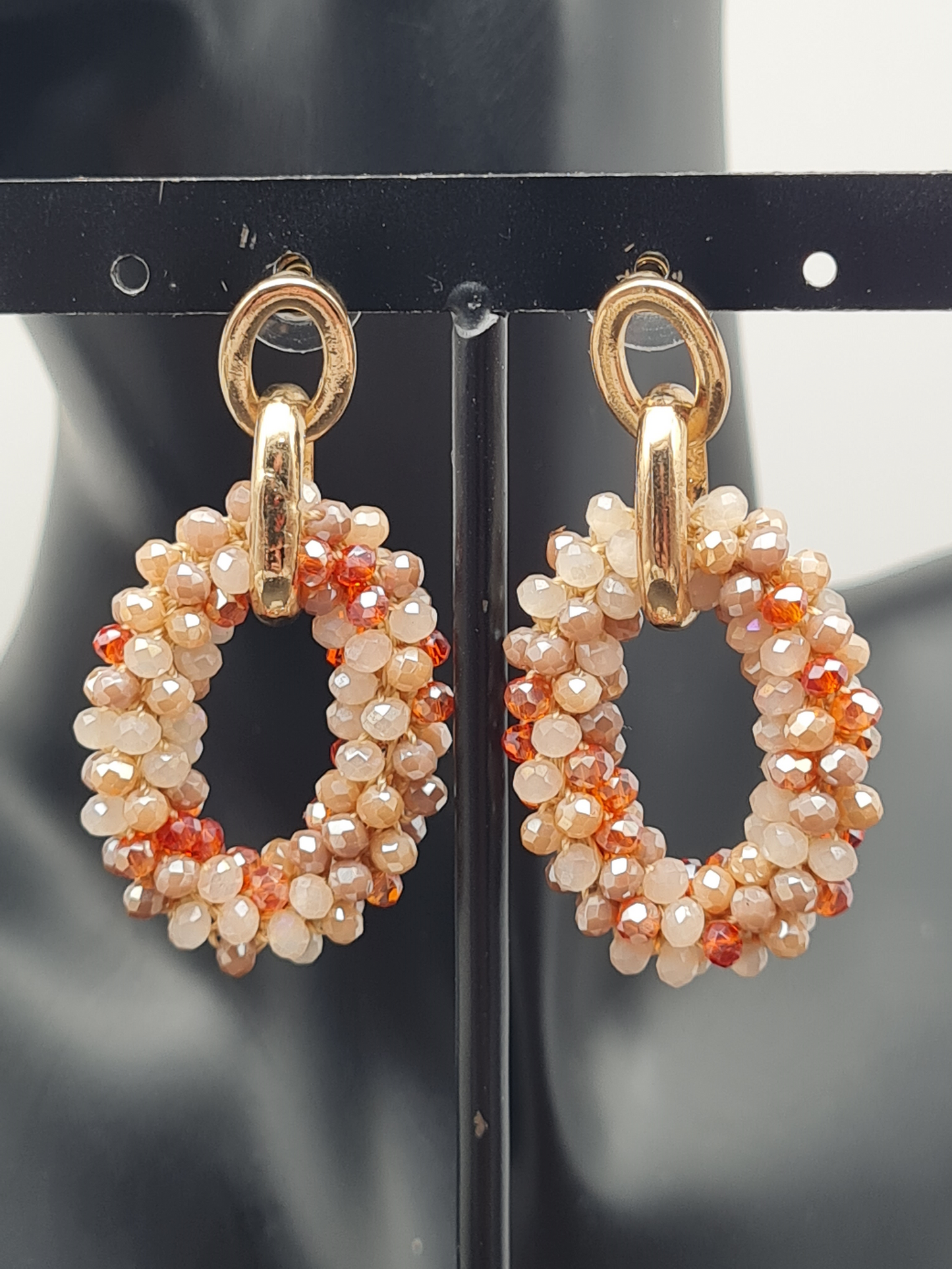 Michelle Bijou, Ohrringe, Ohrhänger mit Anhänger aus Beige und Orange Glasperlchen