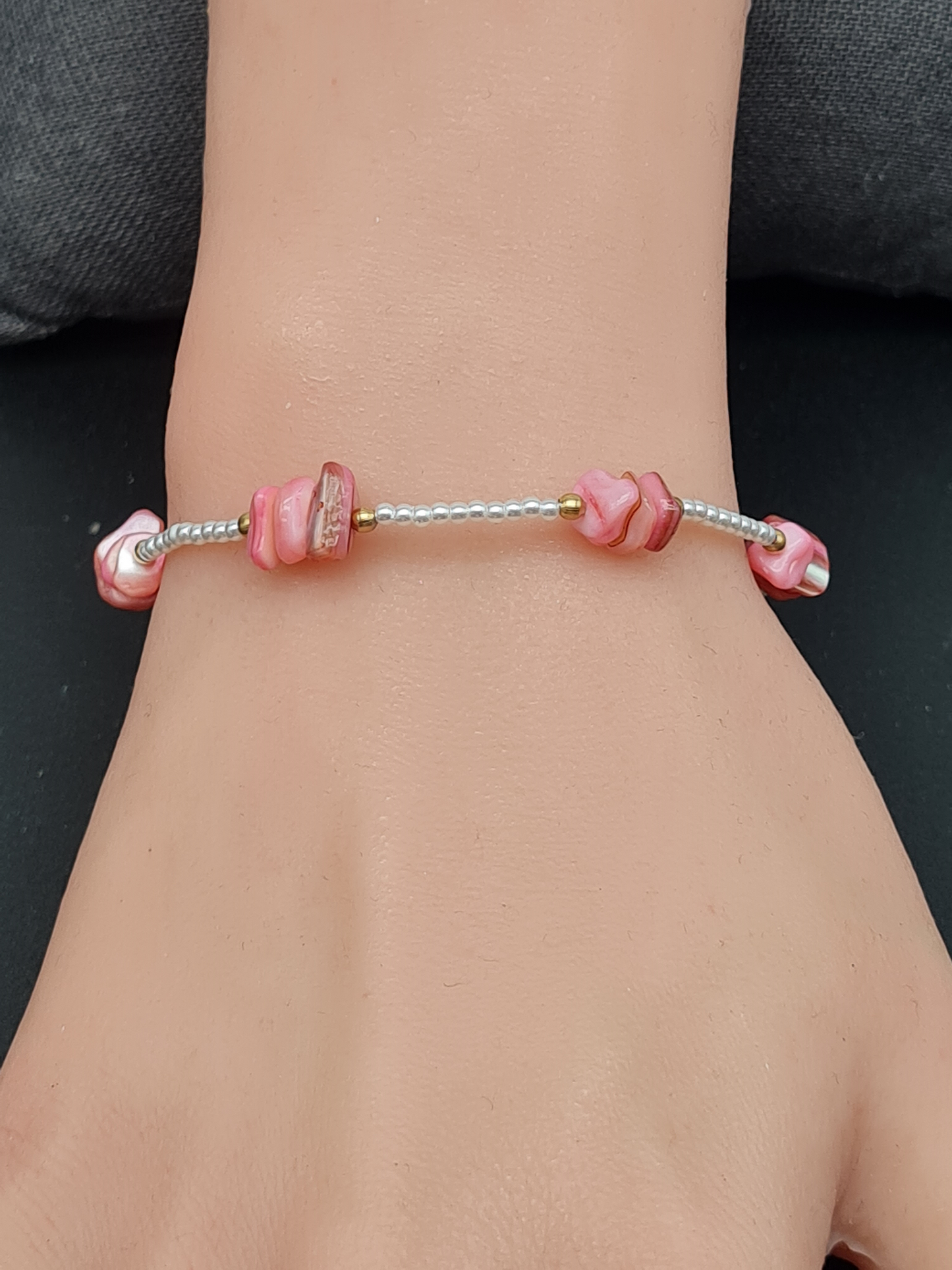 Michelle Bijou Leichtes Armband mit Natursteinenchen in verschiedene Farben