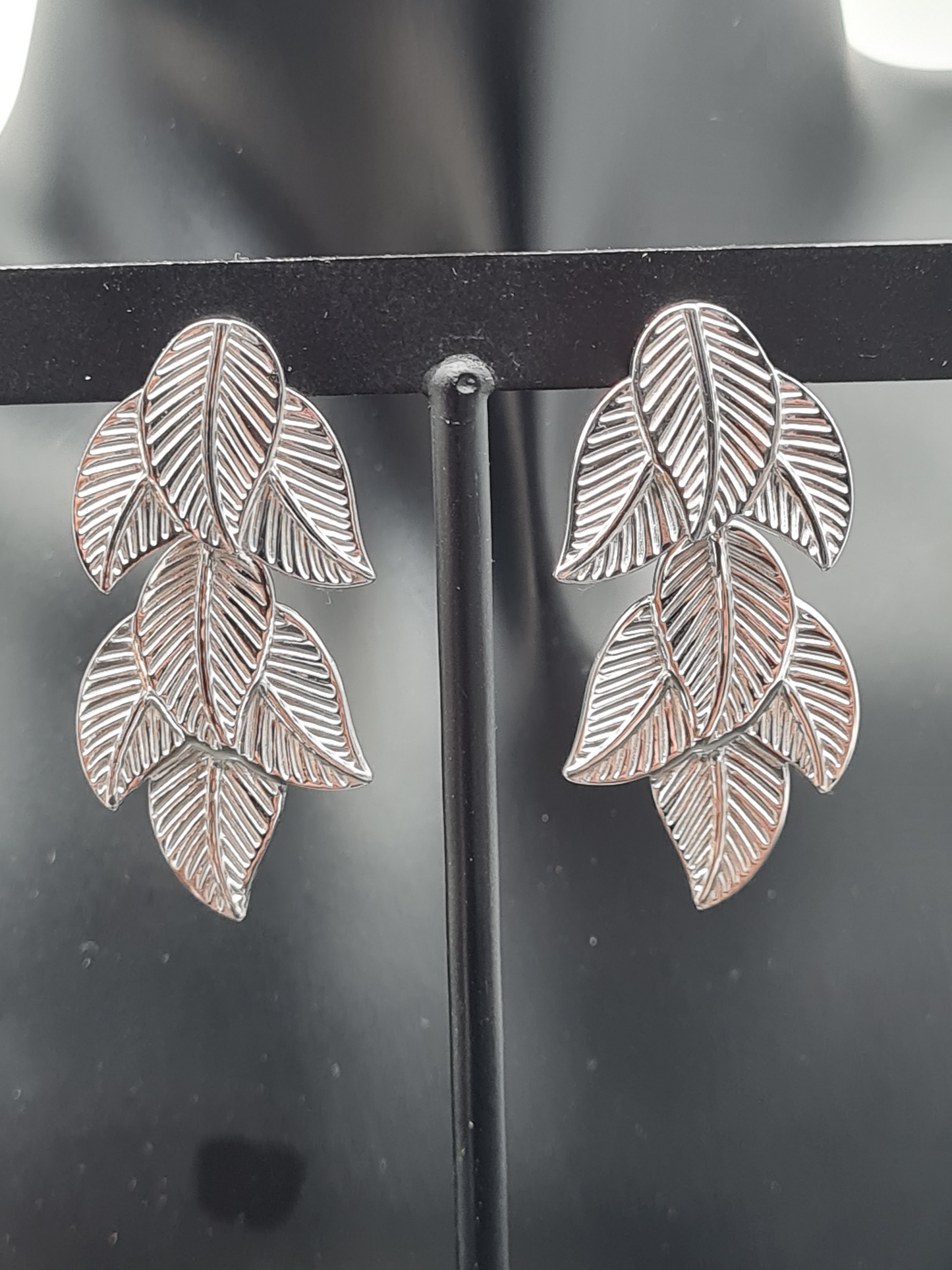Liet & Joliet Ohrschmuck "Silberfarbenen Tropenblätter"