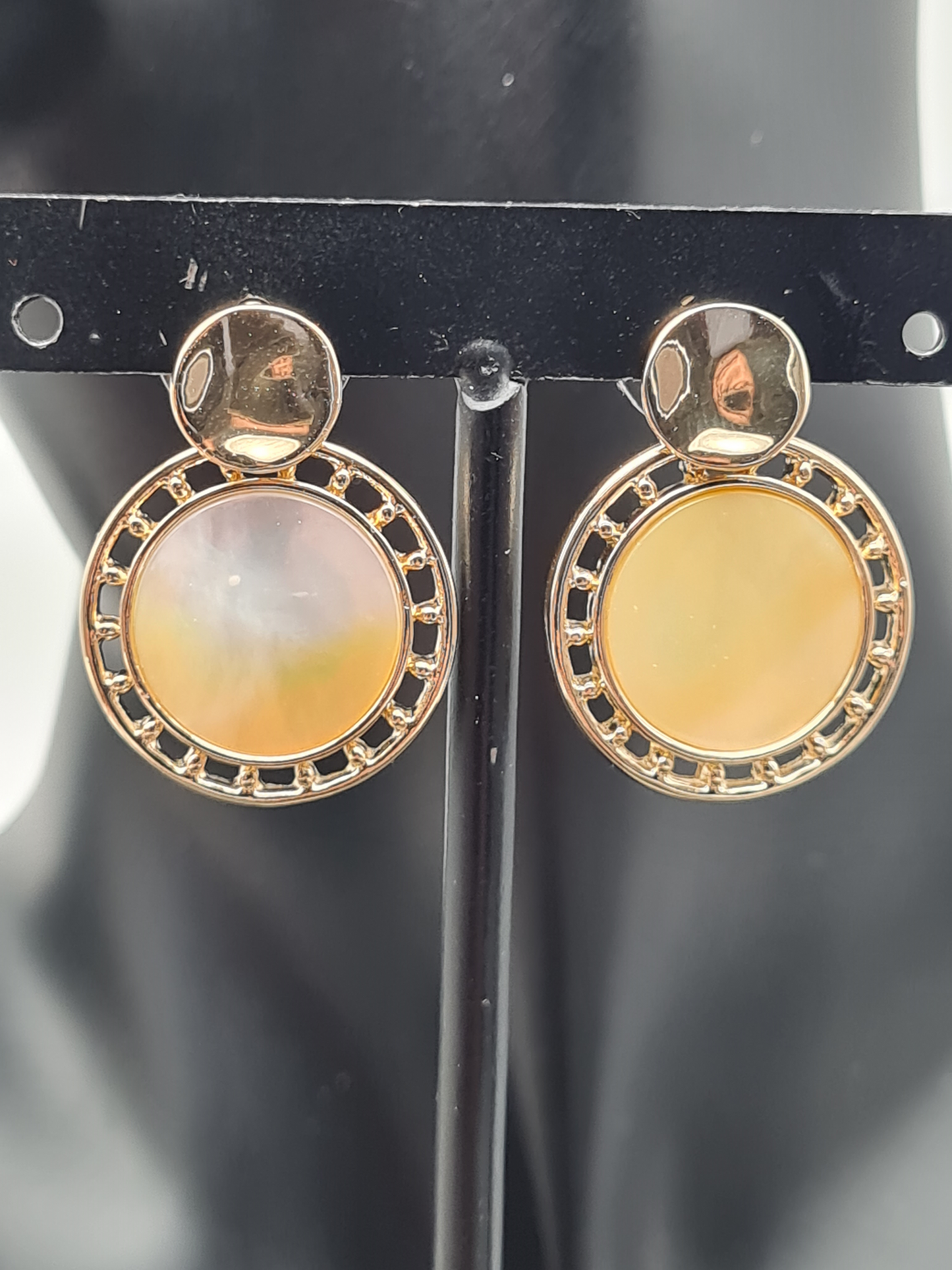Liet & Joliet Ohrhänger Goldfarben Kreis mit goldfarbene Muschel