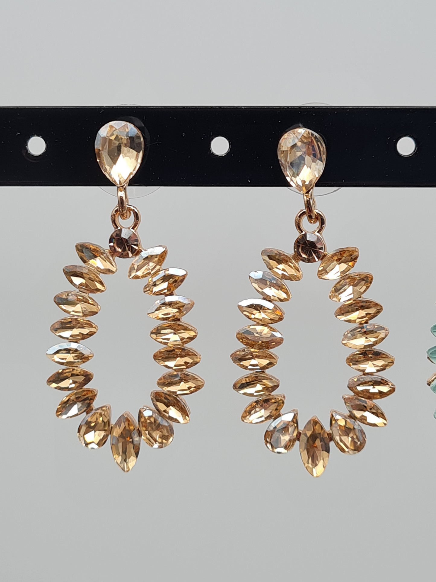 Sweet7 Ohrringe, Orhhänger in tropfenform in verschiedene Farben , Cat-Eye Stones