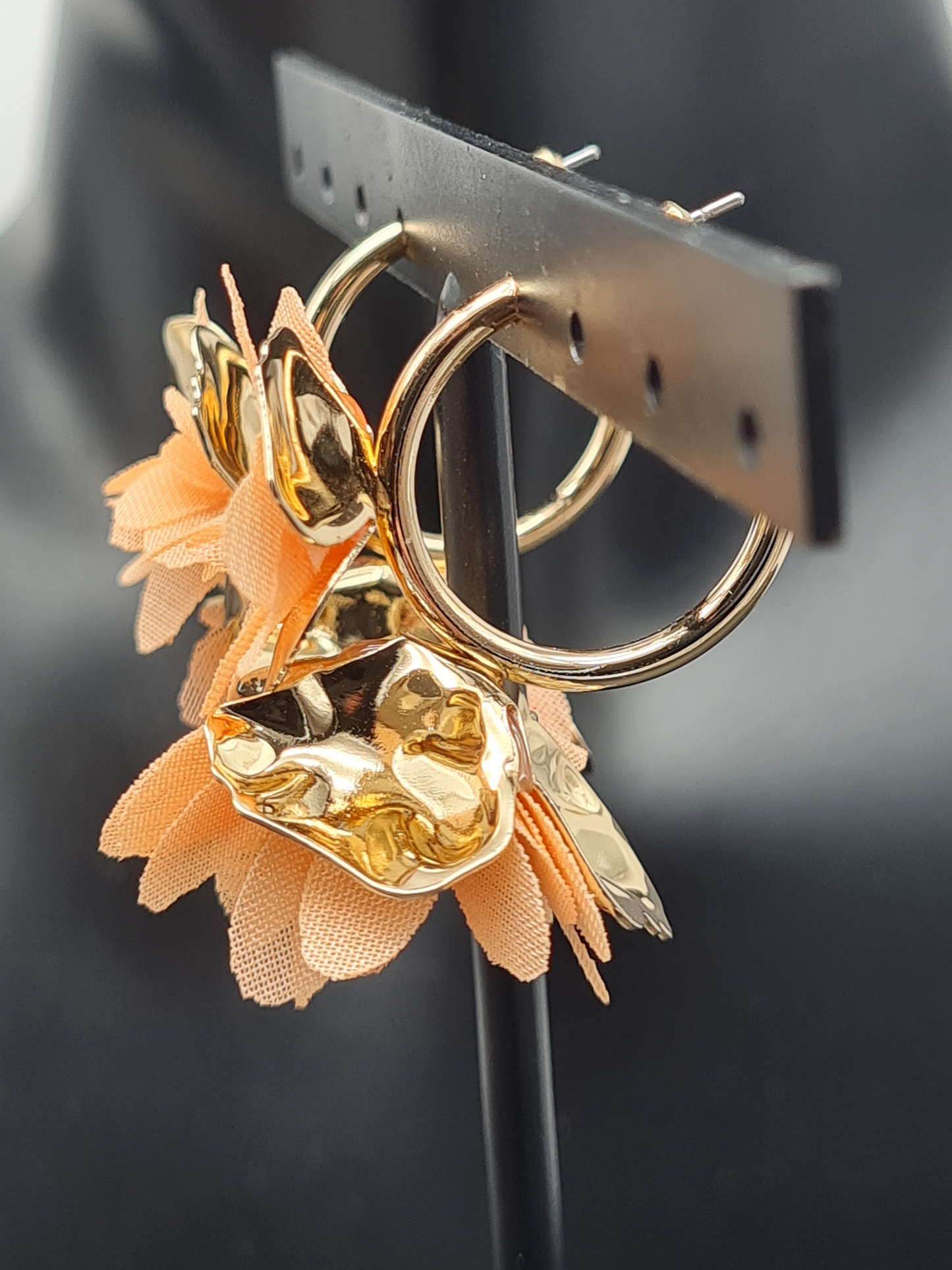 Sweet7 Ohrringe, Creolen in Goldfarben mit Orange Textil Applikationen