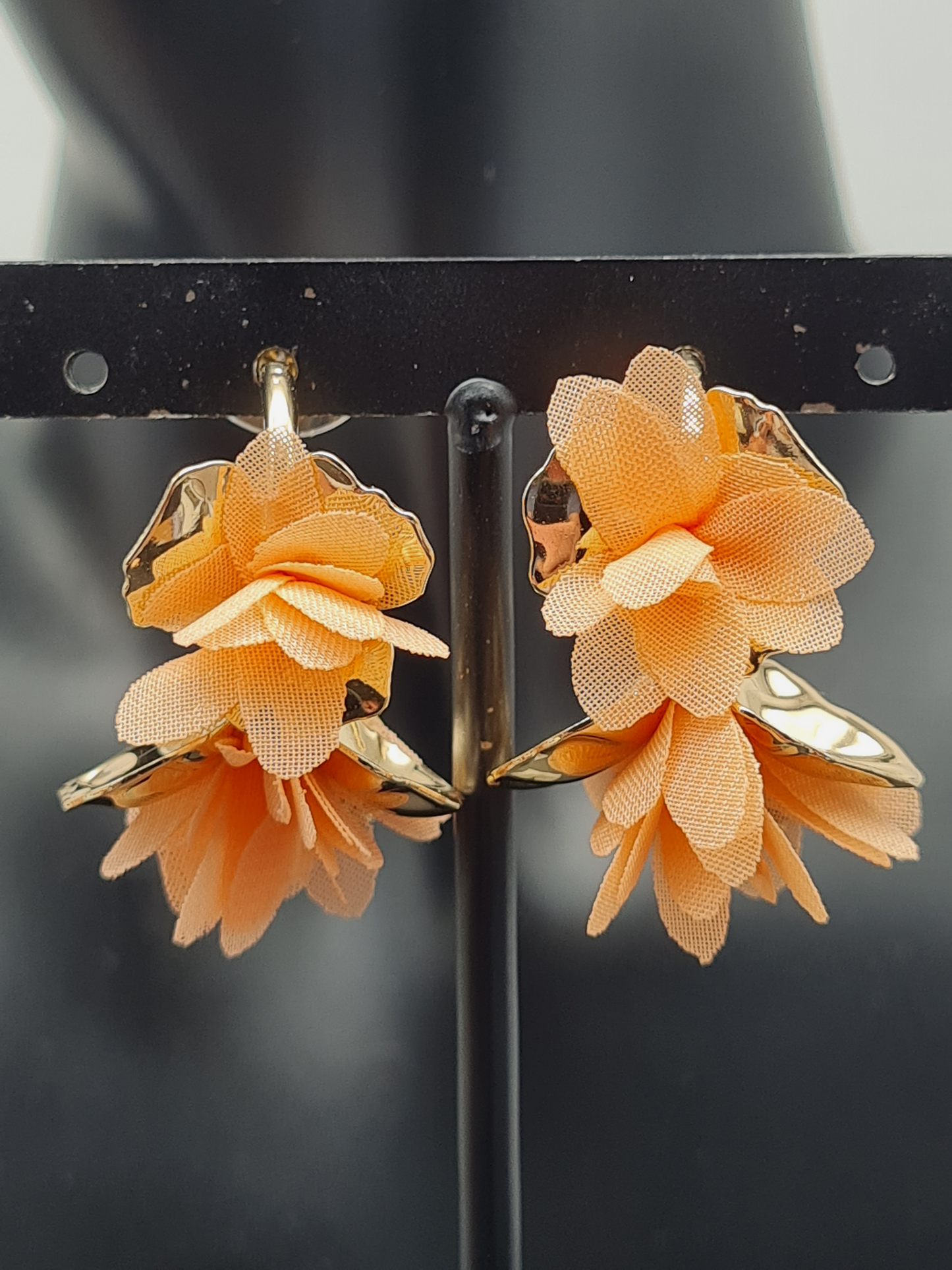 Sweet7 Ohrringe, Creolen in Goldfarben mit Orange Textil Applikationen
