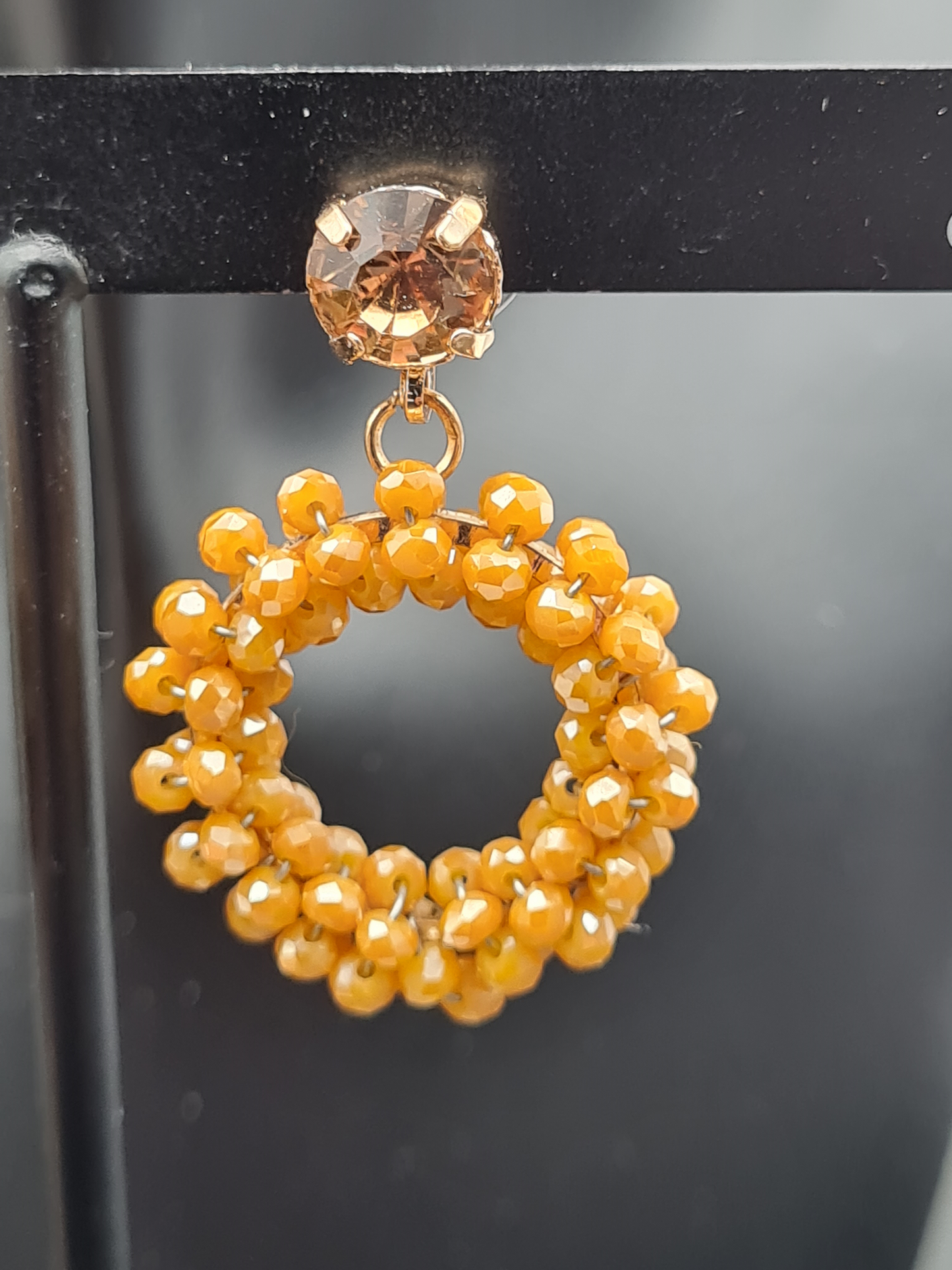 Sweet7 Ohrringe, Orhänger Gold mit Blass-Orange Strassstein und Perlenanhänger