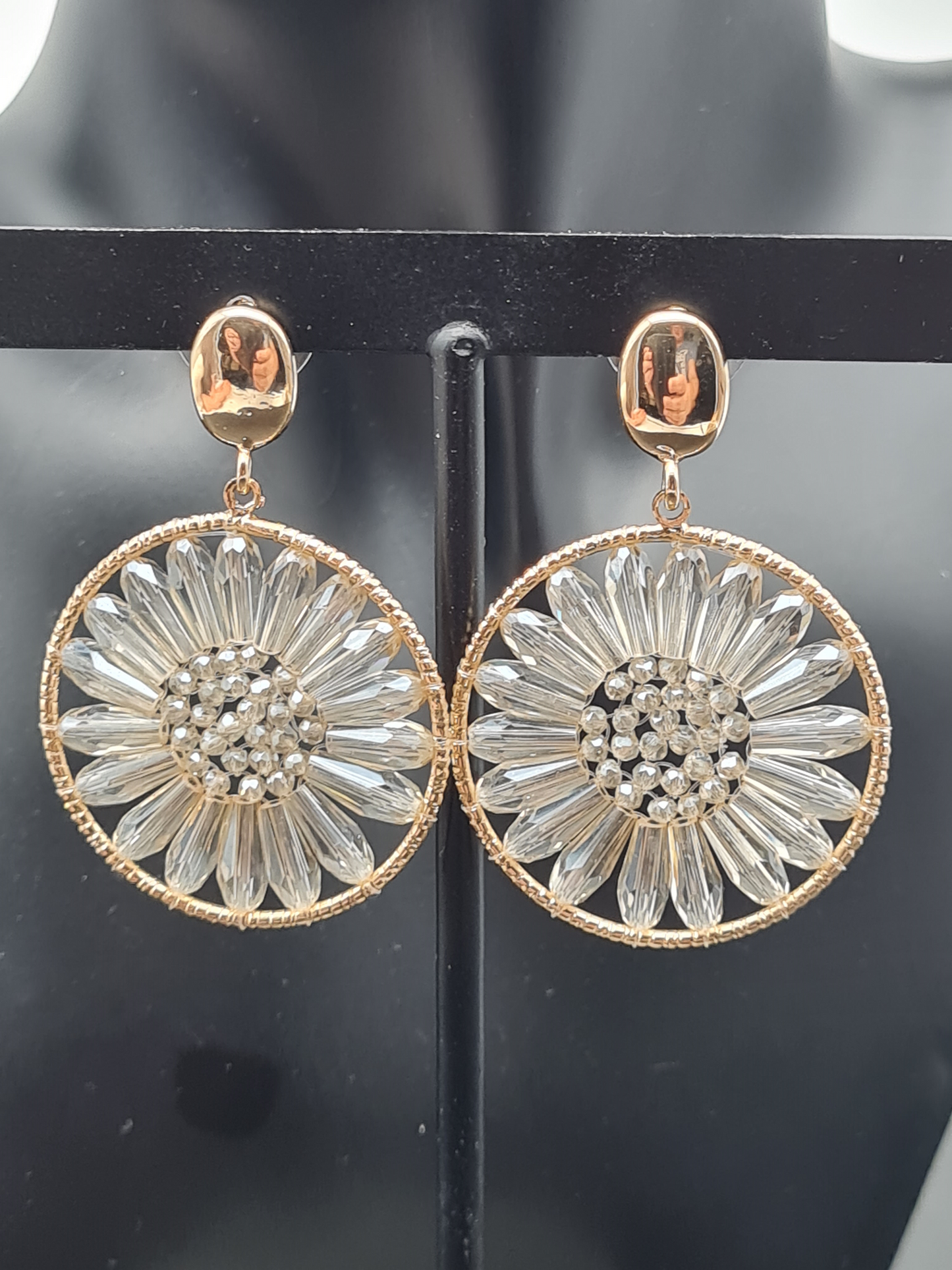 Sweet7 Ohrringe, Ohrhänger Goldener Ring mit Glasähnlichen Margerite