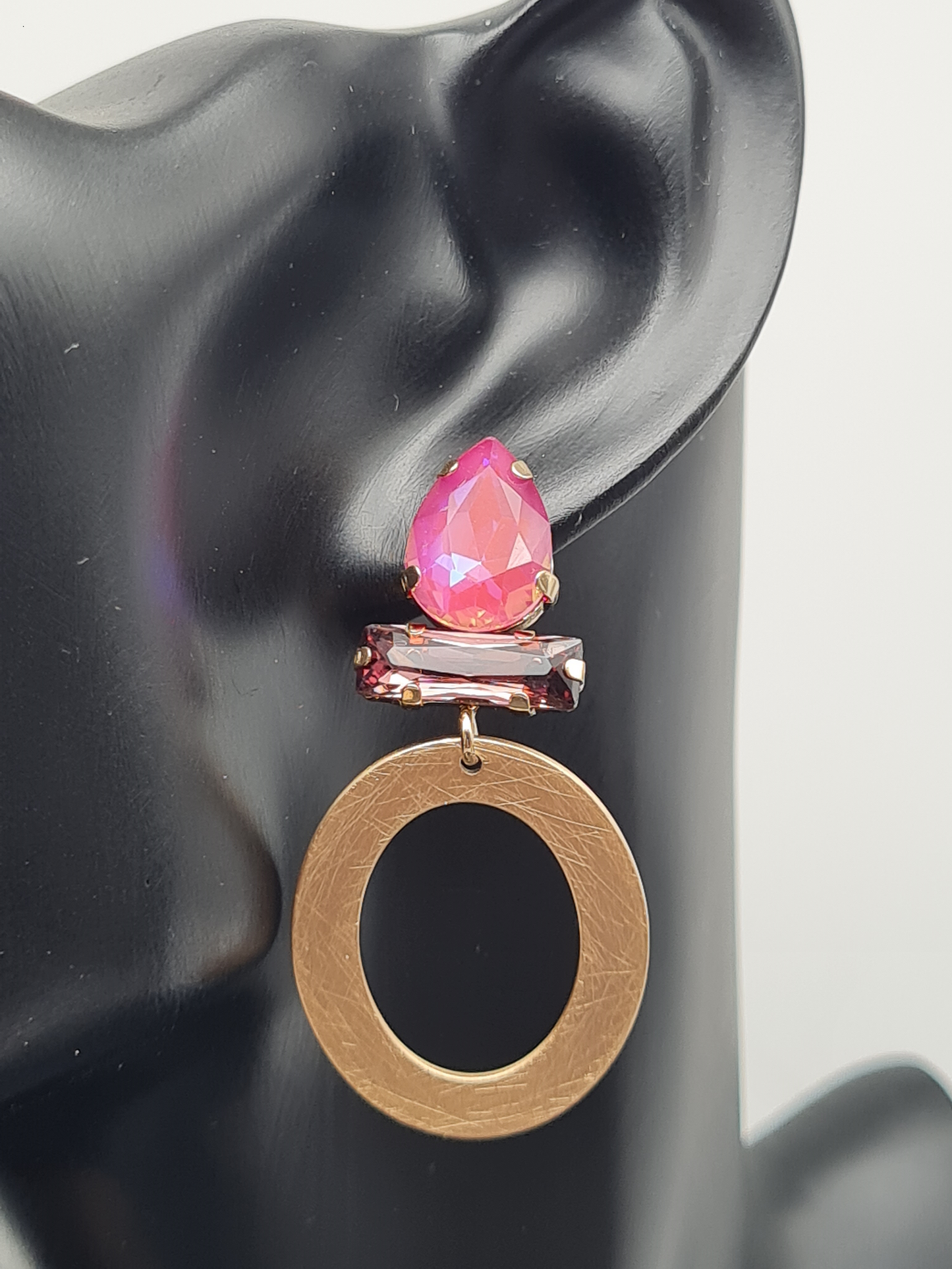 Sweet7 Ohrringe, Ohrhänger Gold Mattfarben, mit Pinker Strass