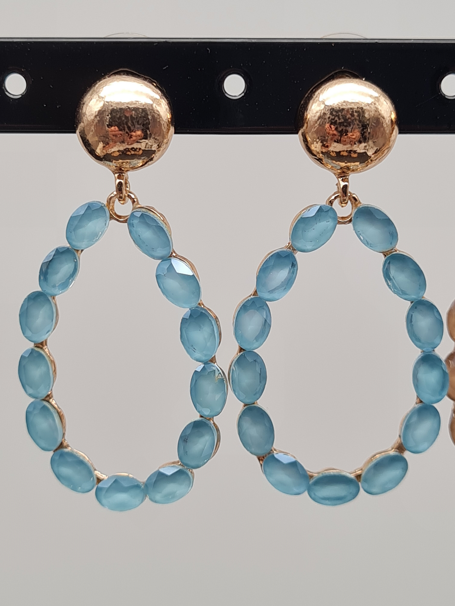 Sweet7 Ohrringe, Ohrhänger in Tropfenform mit Cat-eye Stones in Hellblau und Rosa