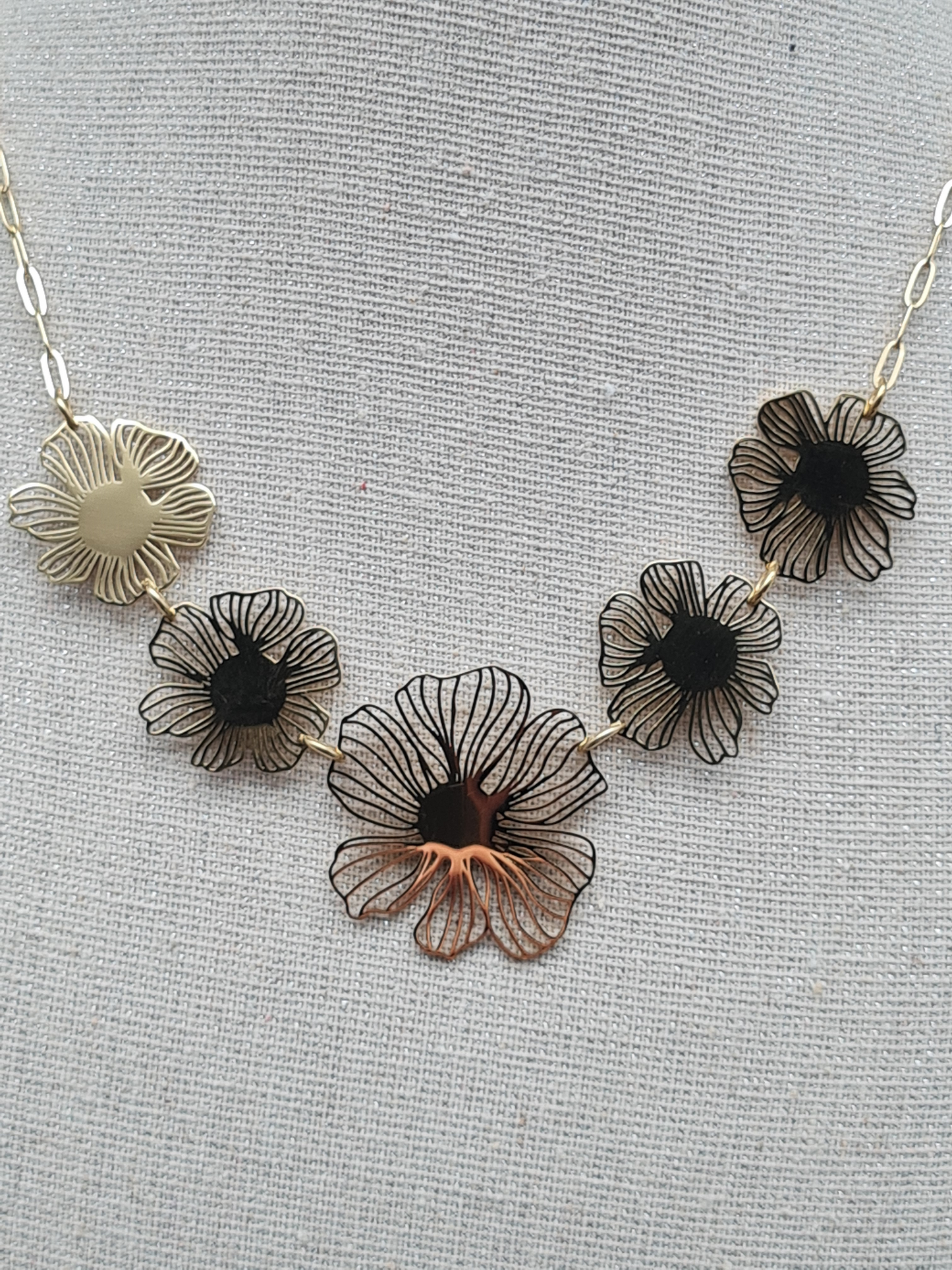 Sweet7 Halskette Goldfarben mit 5 Blumen