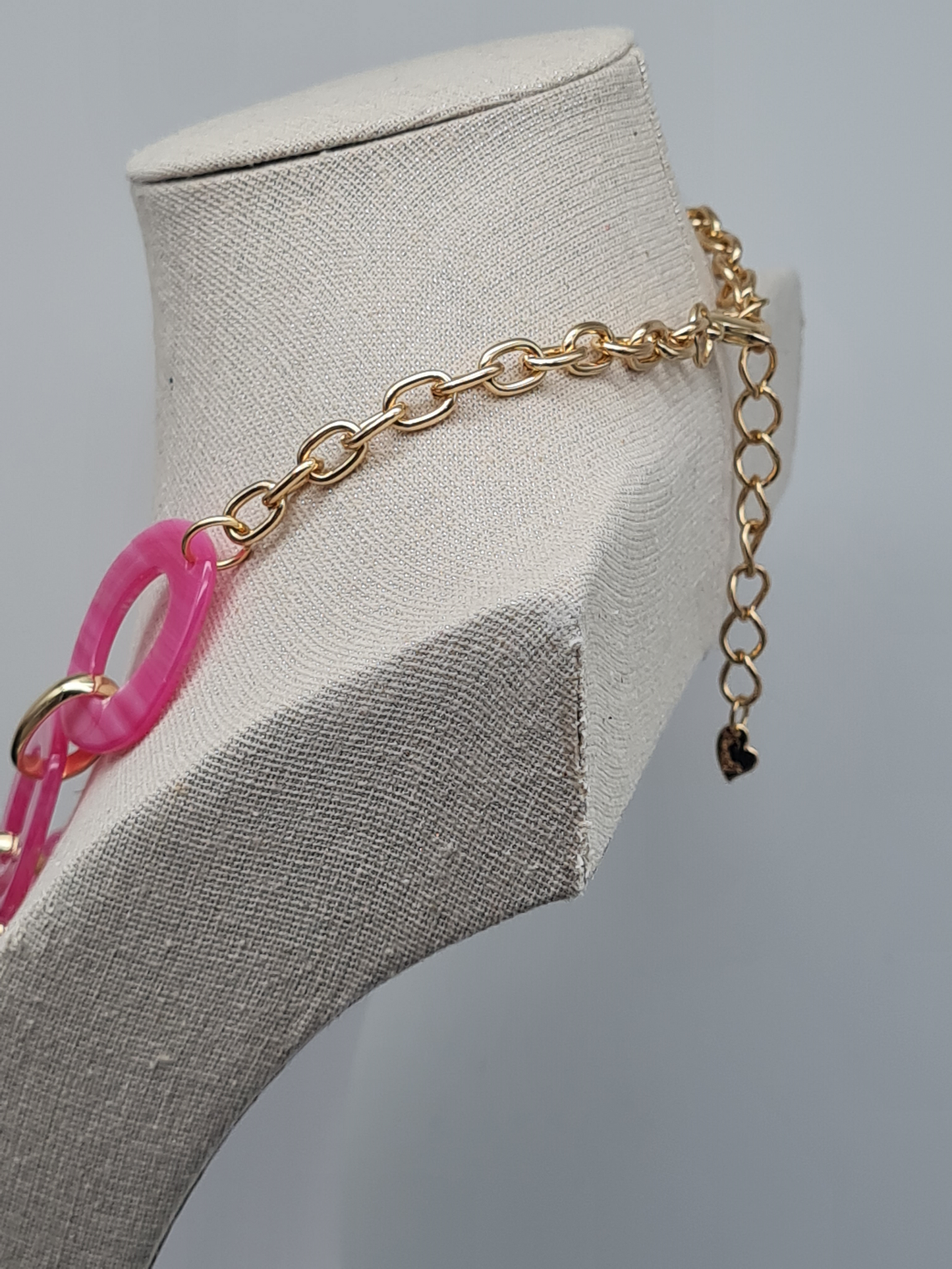 Sweet7 Halskette Goldfarben mit große gestreifte Pinke Glieder