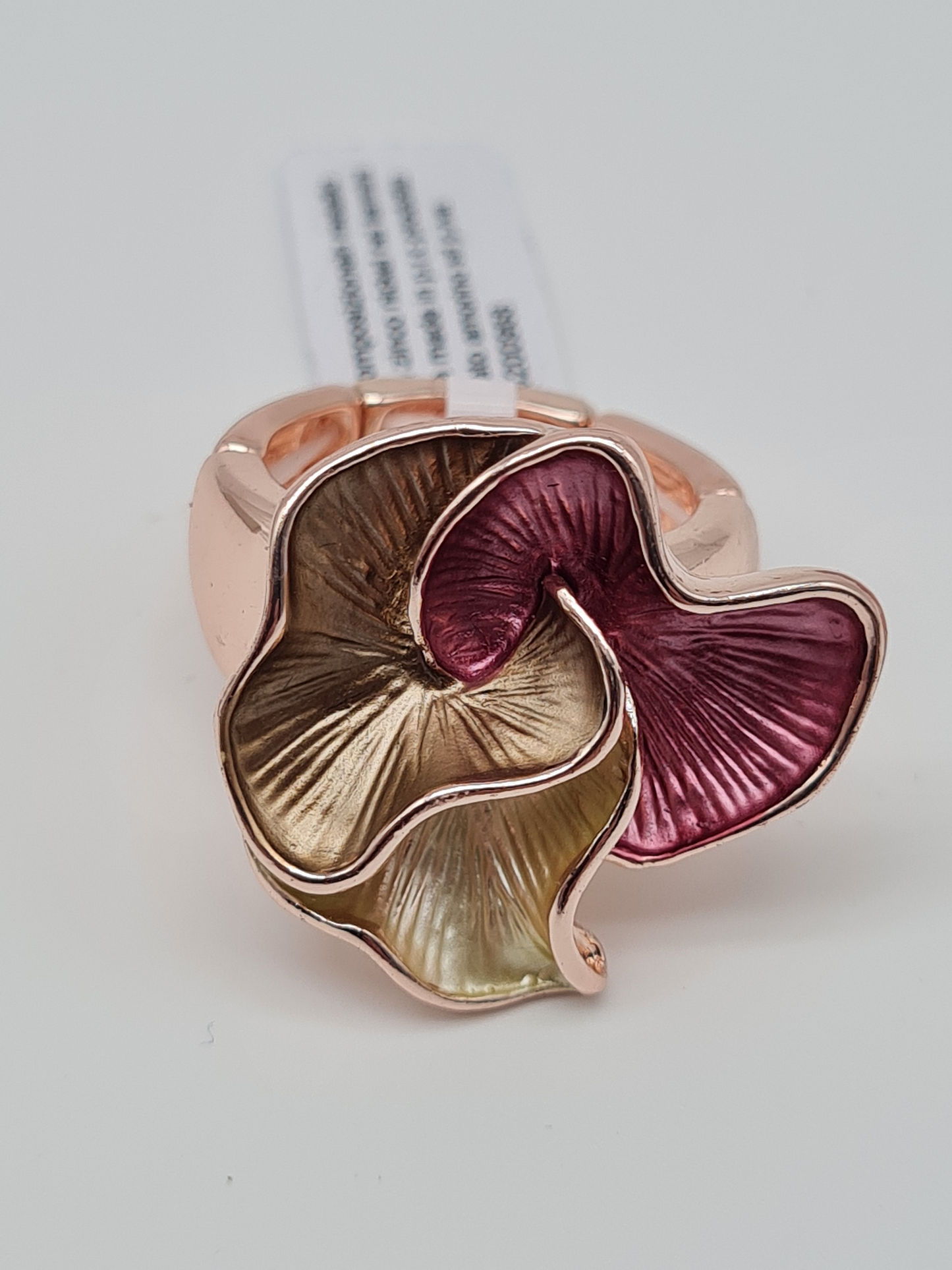 Amorino Ring, Elastischer Ring mit Emailliertem Volant, Calla-Blätter
