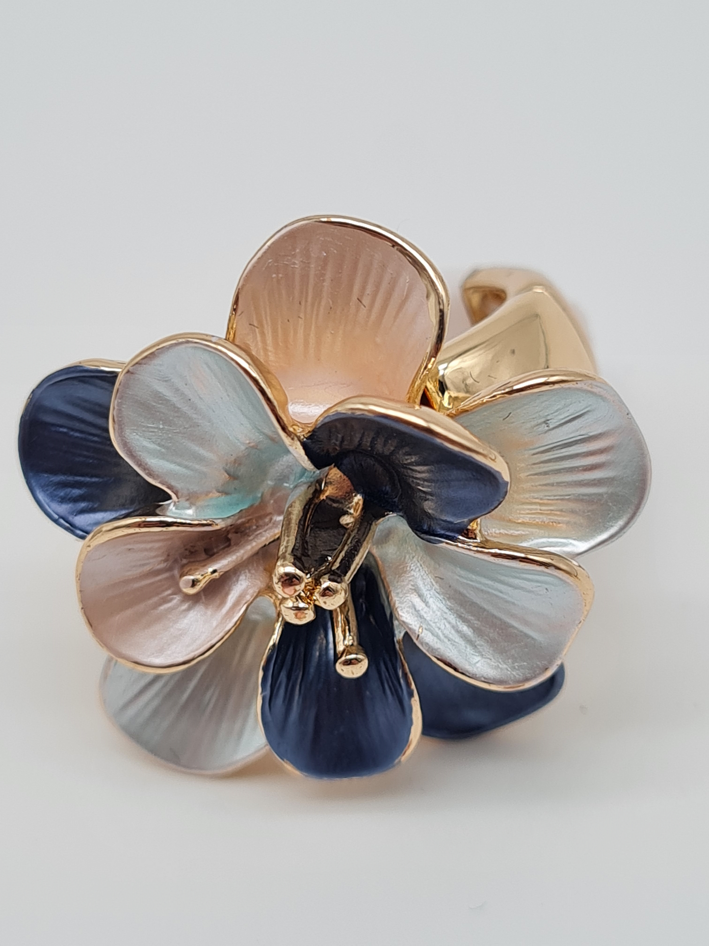 Amorino Ring, Elastischer Ring mit Emailliertem Volant, Blume in verschiedene Farben