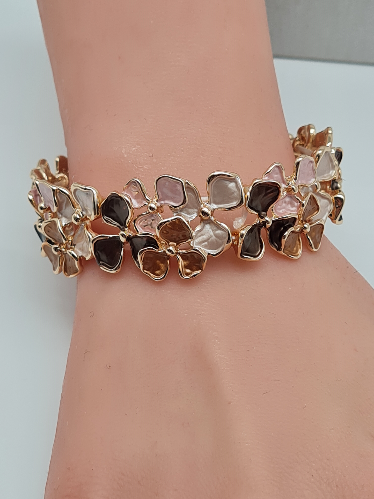 Amorino Armband, Elastisches Armband blumenmotiv, Kaffeeflowers und Pink-Daisy´s