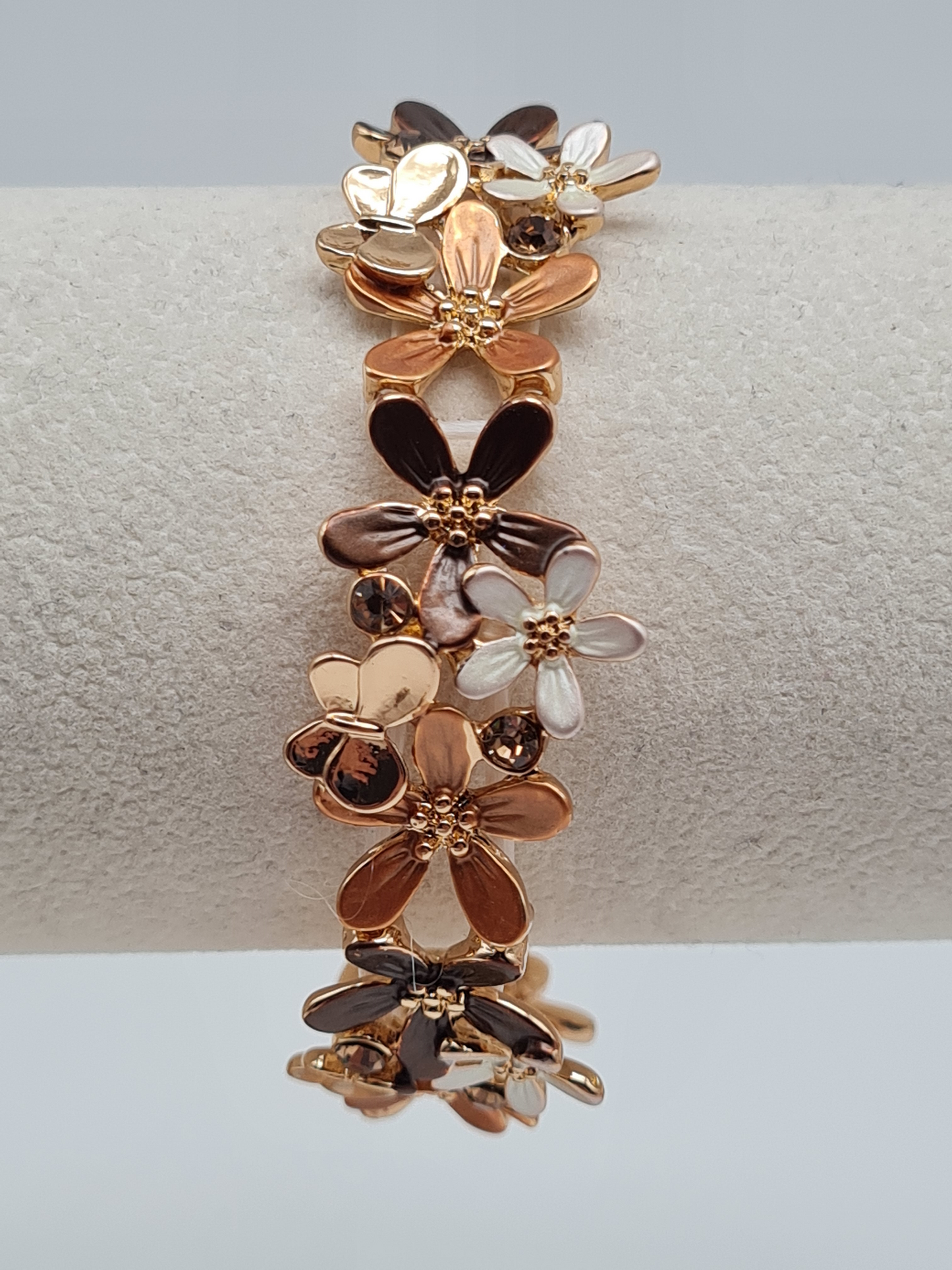 Amorino Armband, elastisch Blumenarmband und Schmetterlinge, Kaffeebraun Beige und Lila