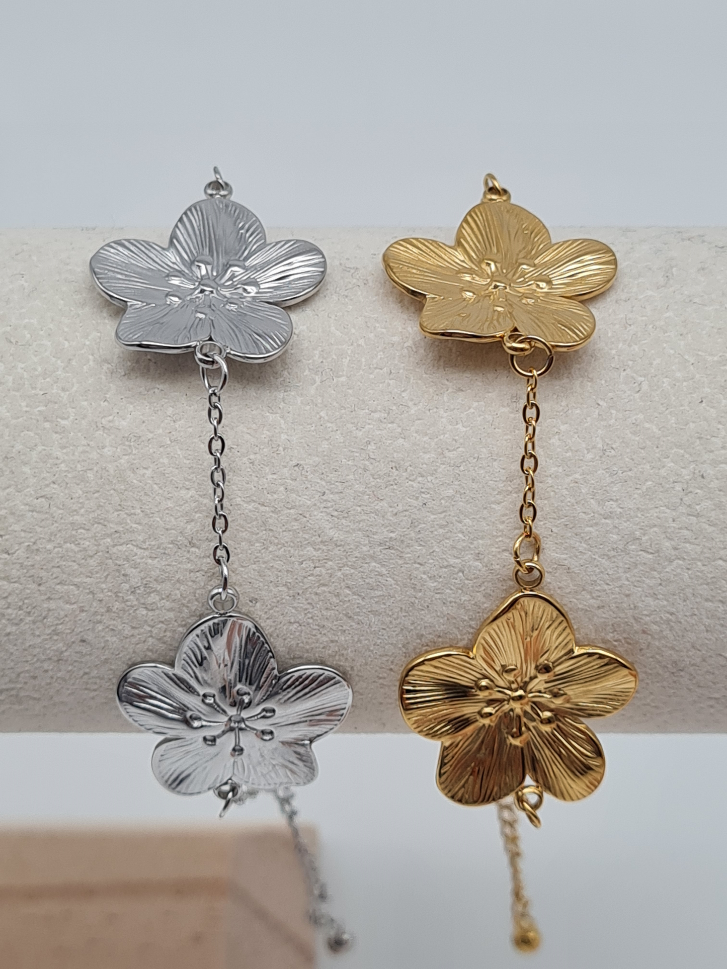 Amorino Armband, filigranes Armband mit 3 Butterblumen in Silber und Goldfarben, Elegant