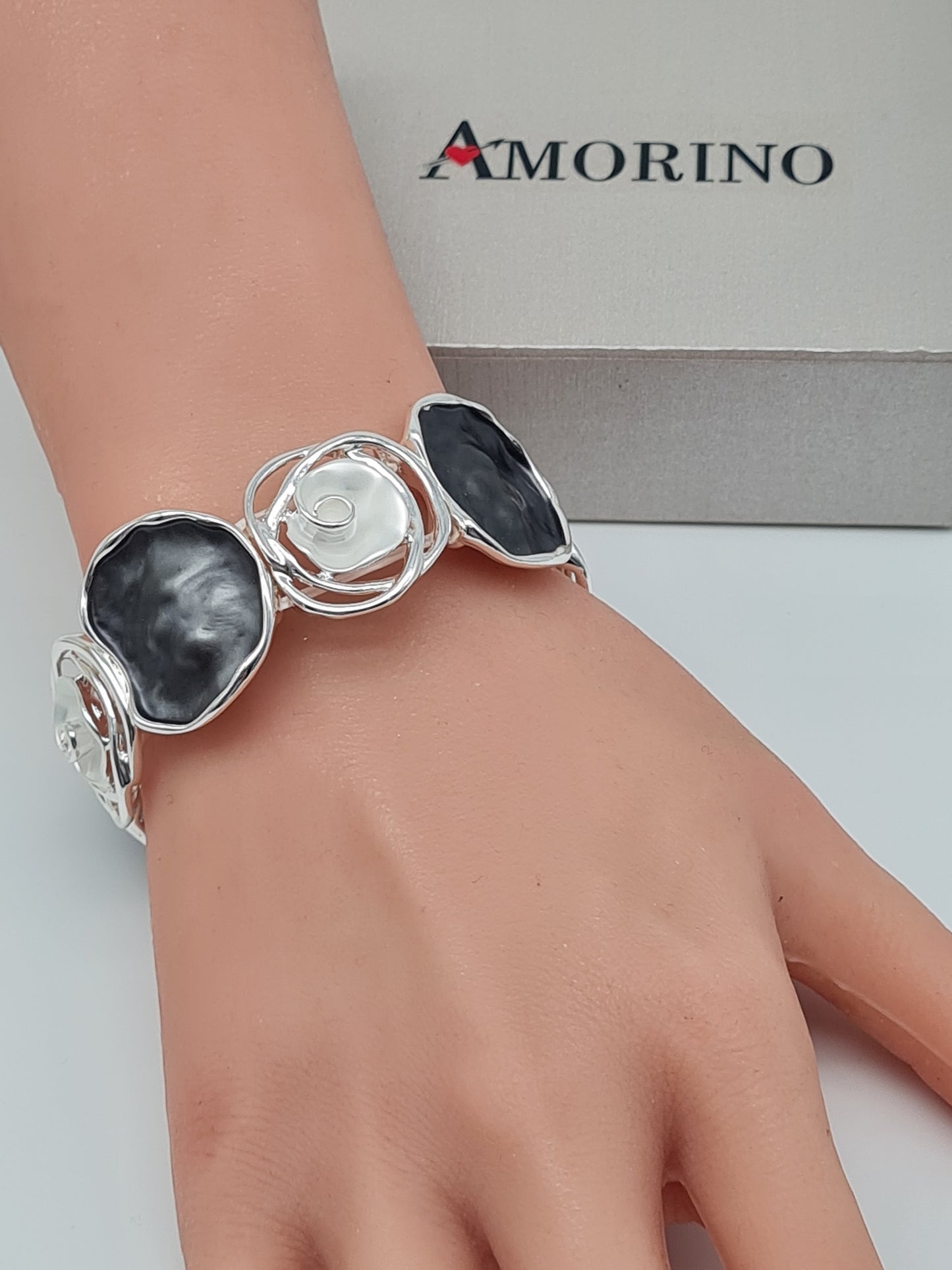 Amorino Armband, elastisch Anthrazitgrau Silberfarben und Weiße Elementen