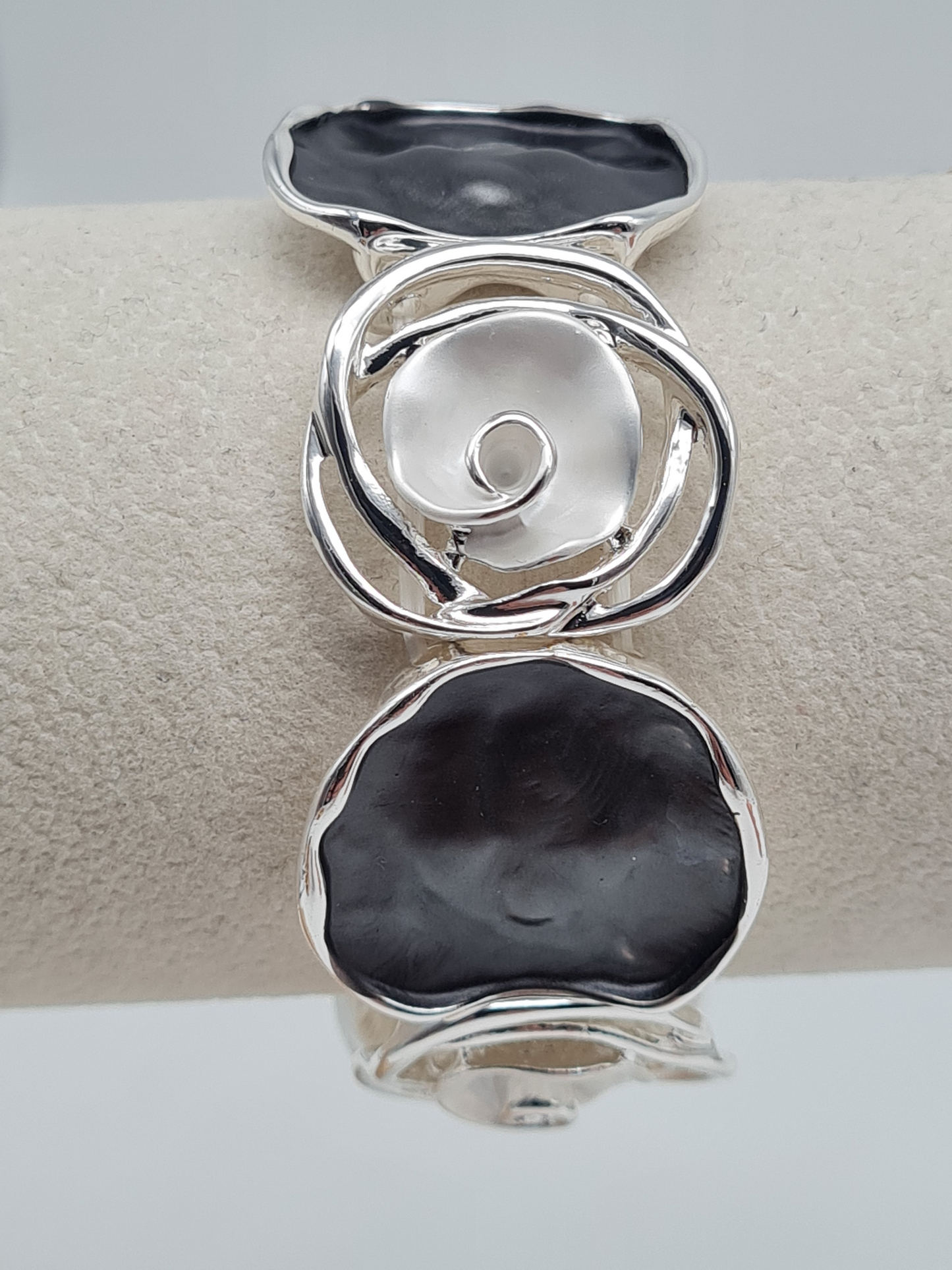 Amorino Armband, elastisch Anthrazitgrau Silberfarben und Weiße Elementen