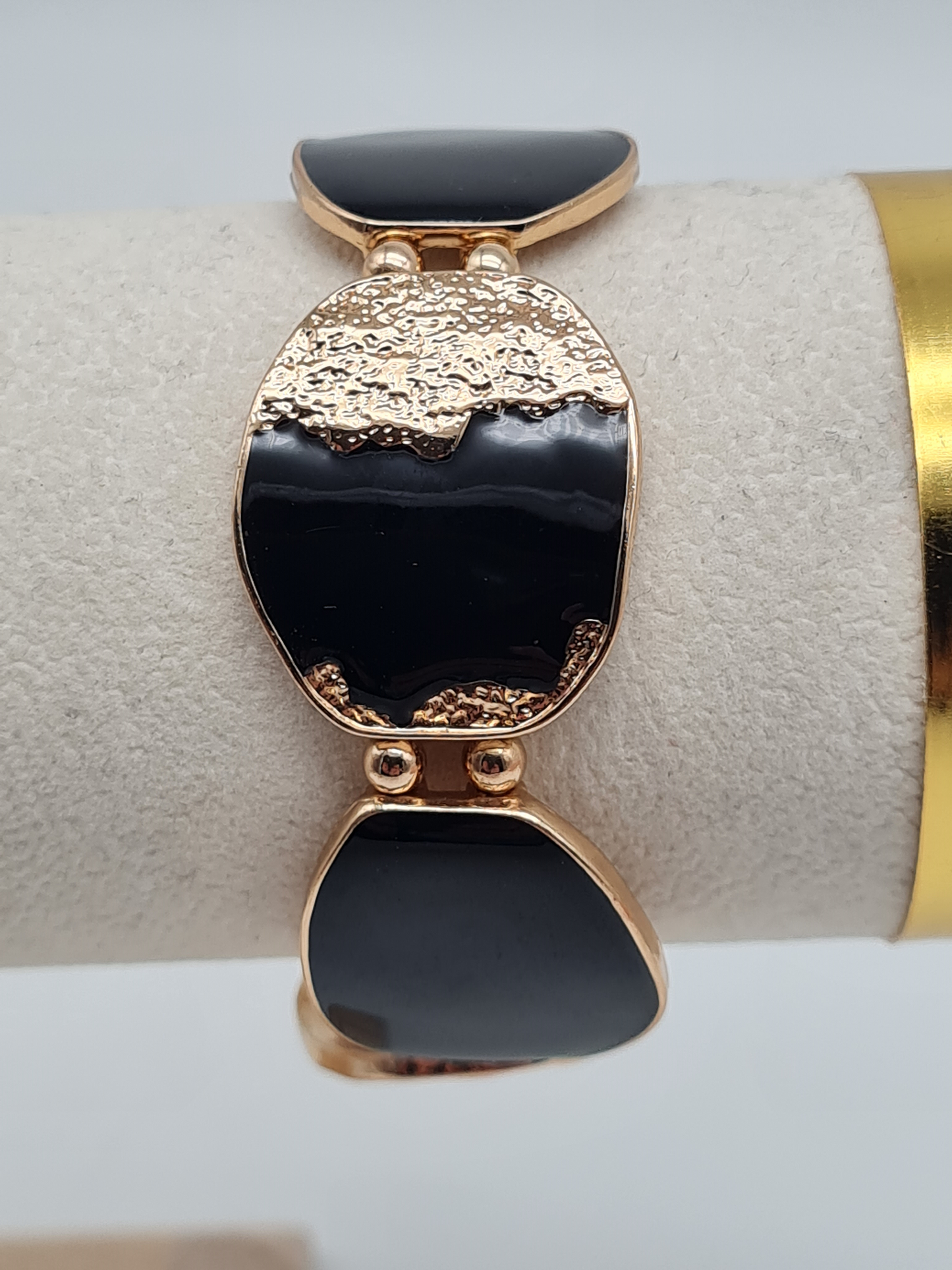 Amorino Armband, elastisches Armband Schwarz mit Goldene Verzierungen