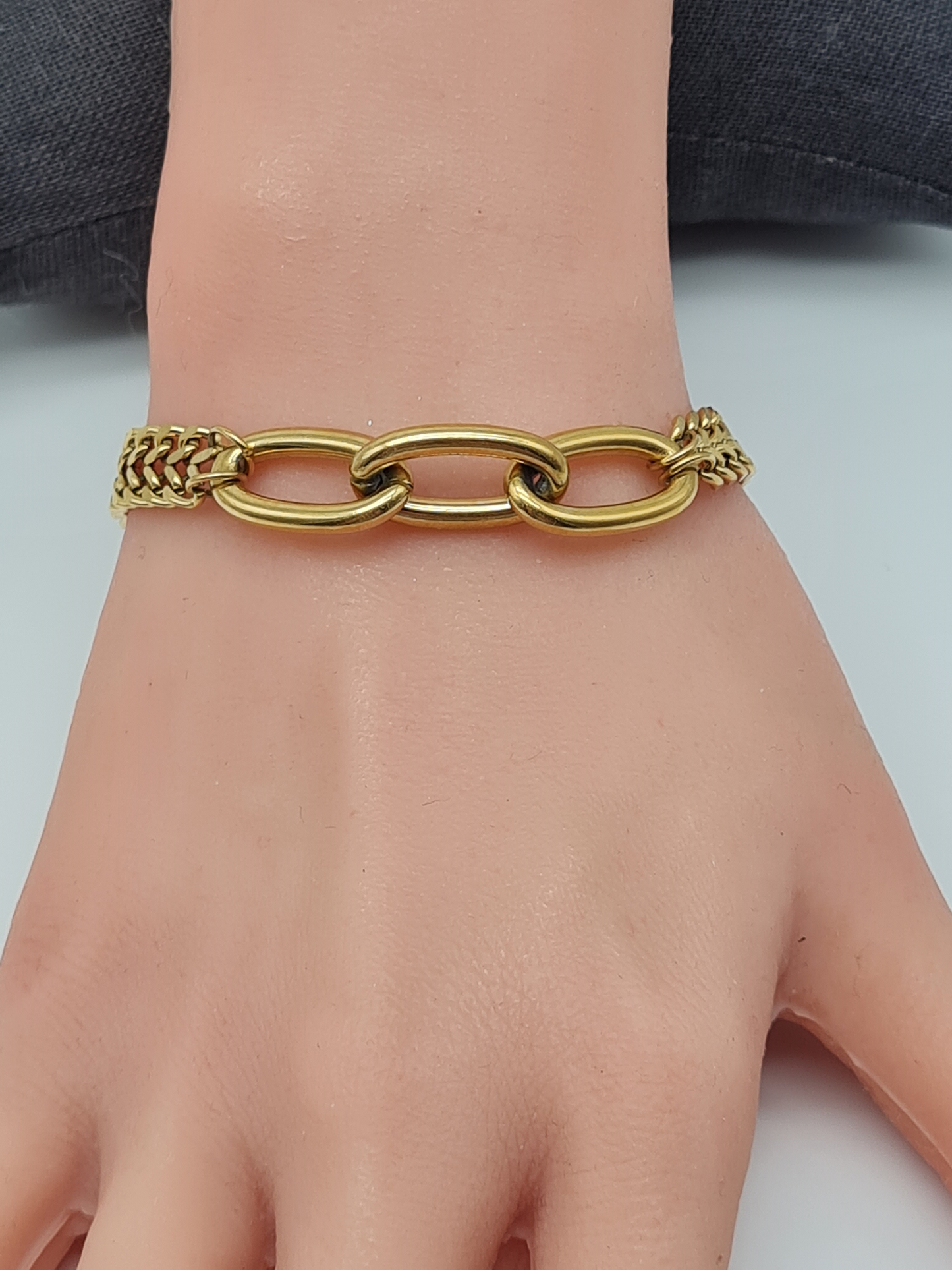 Cosmos Armband in Goldfarben mit unterschiedliche Gliedergrößen