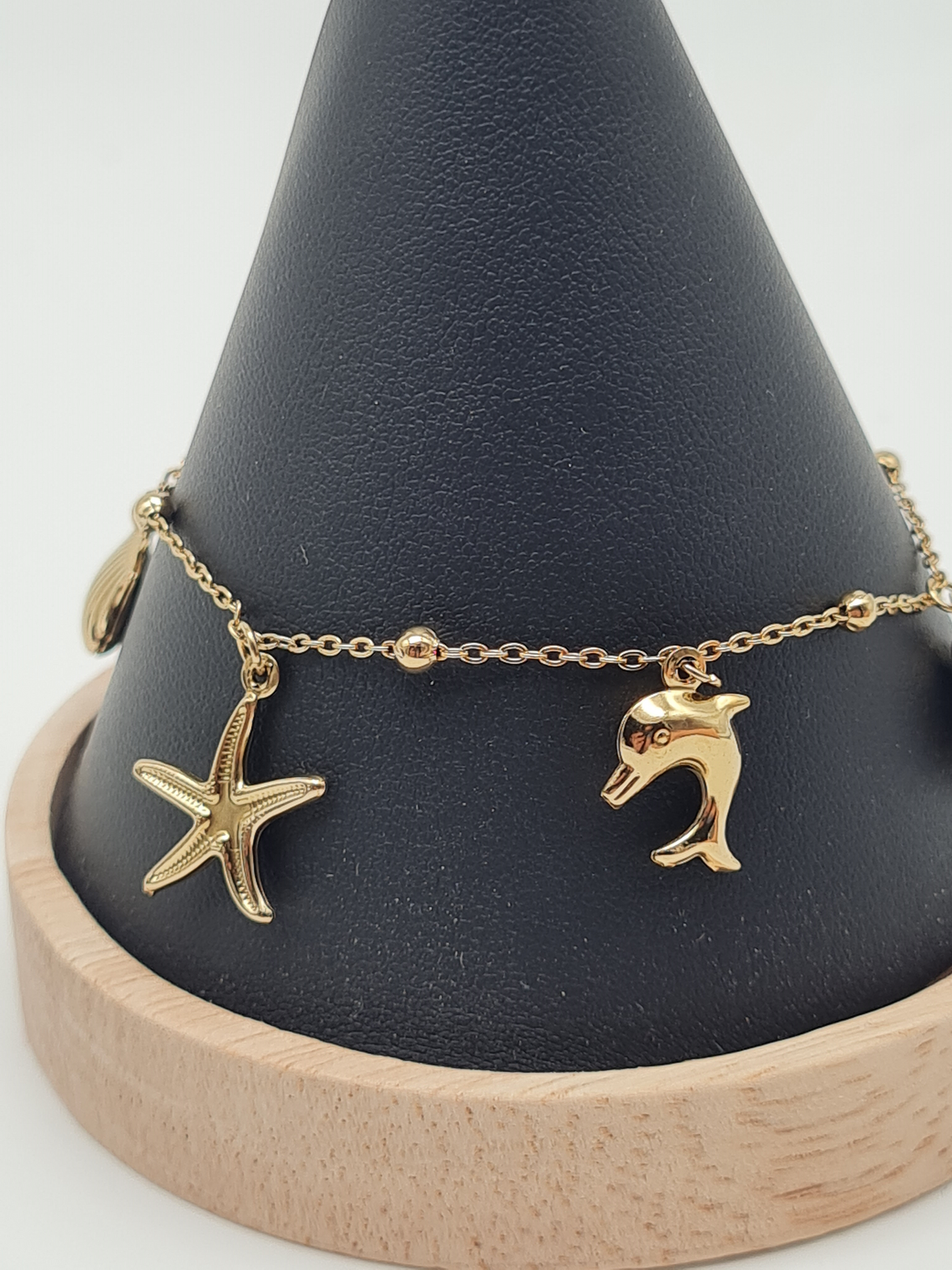 Cosmos Armband, Goldfarbenes feines Bettelarmband mit Meerestiere
