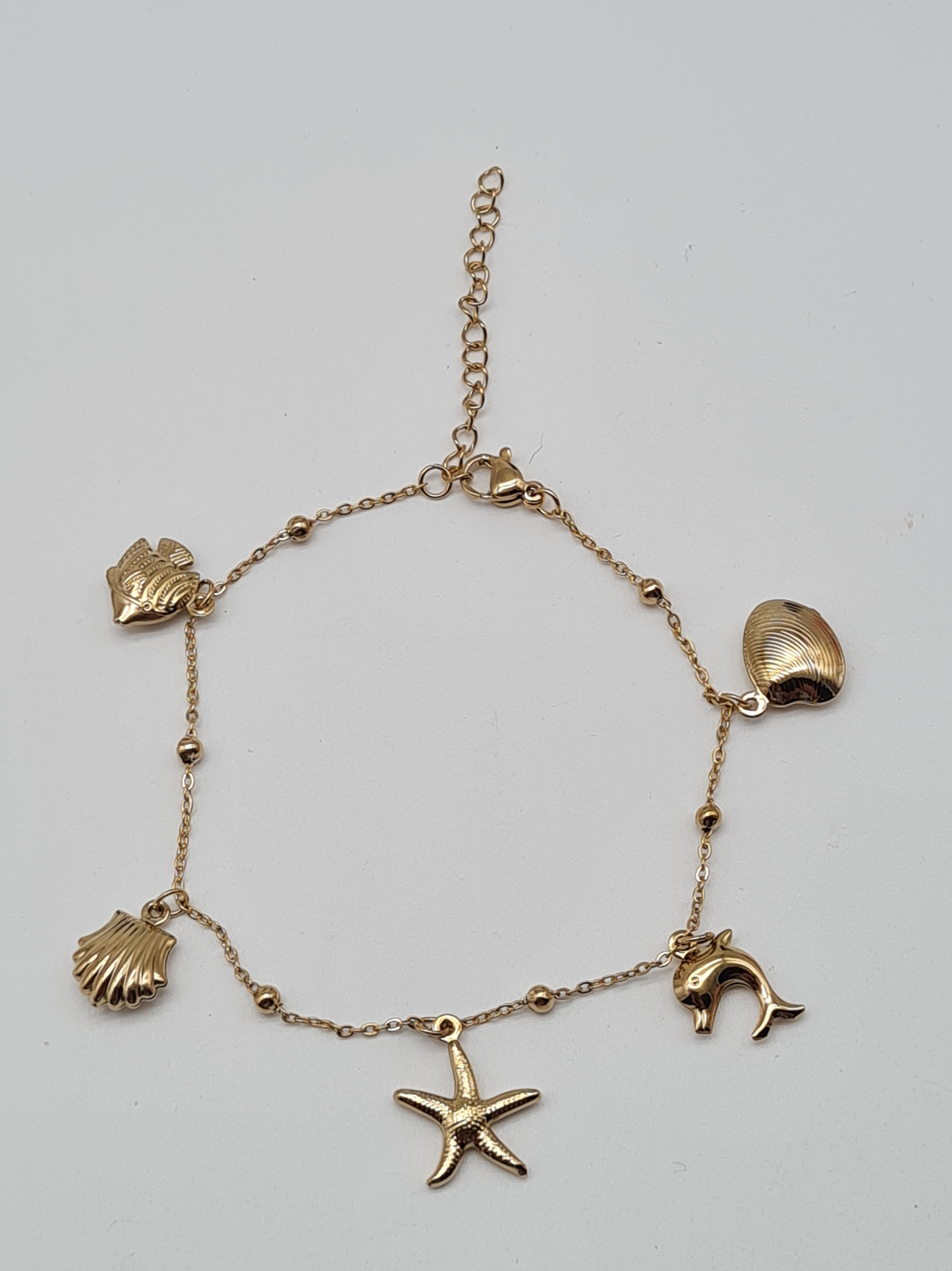 Cosmos Armband, Goldfarbenes feines Bettelarmband mit Meerestiere