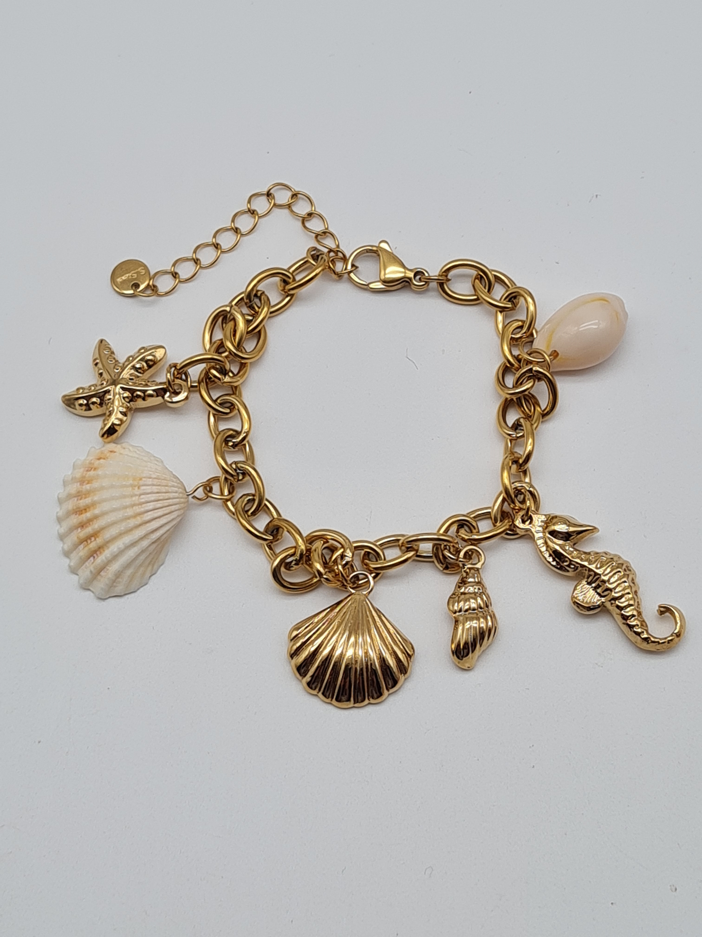 Cosmos Armband, Goldfarbenes Gliederarmband mit Meeresüberraschungen