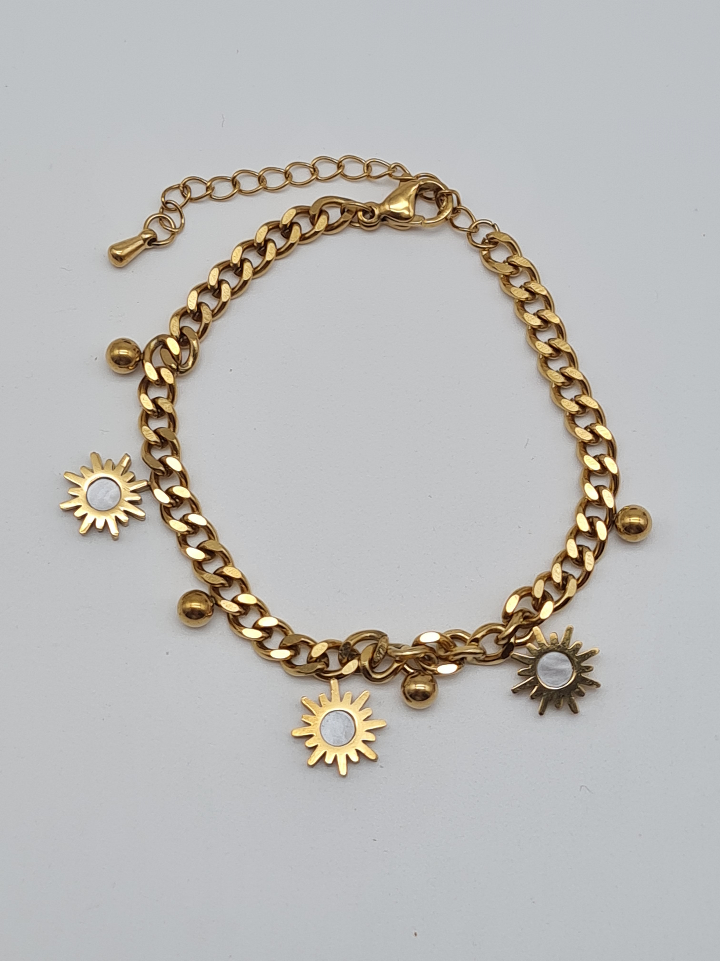 Cosmos Armband, filigranes Armband Goldfarben mit 3 Sonnen