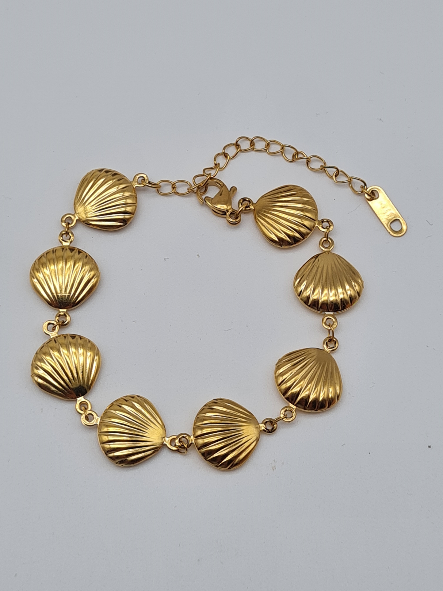 Cosmos Armband, Goldfarbenes Armband mit Goldene Muscheln