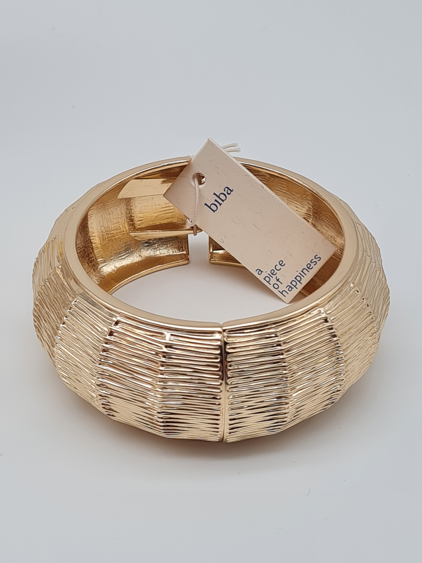 Biba Klapp-Armband in Goldfarben mit Relief
