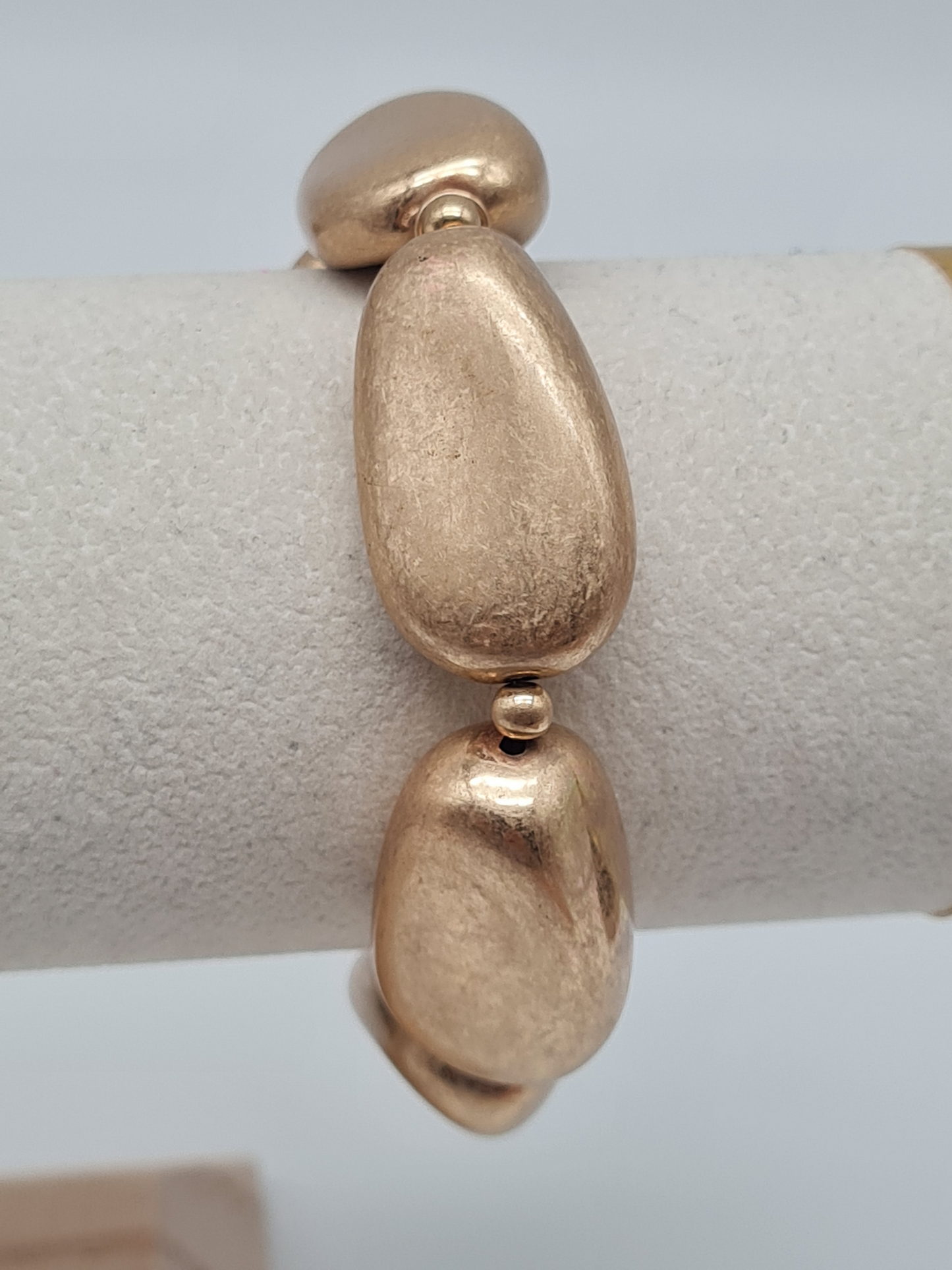 Biba Perlenarmband, Große matte Metallperlen, Elegant, Stilvoll, Organische Form