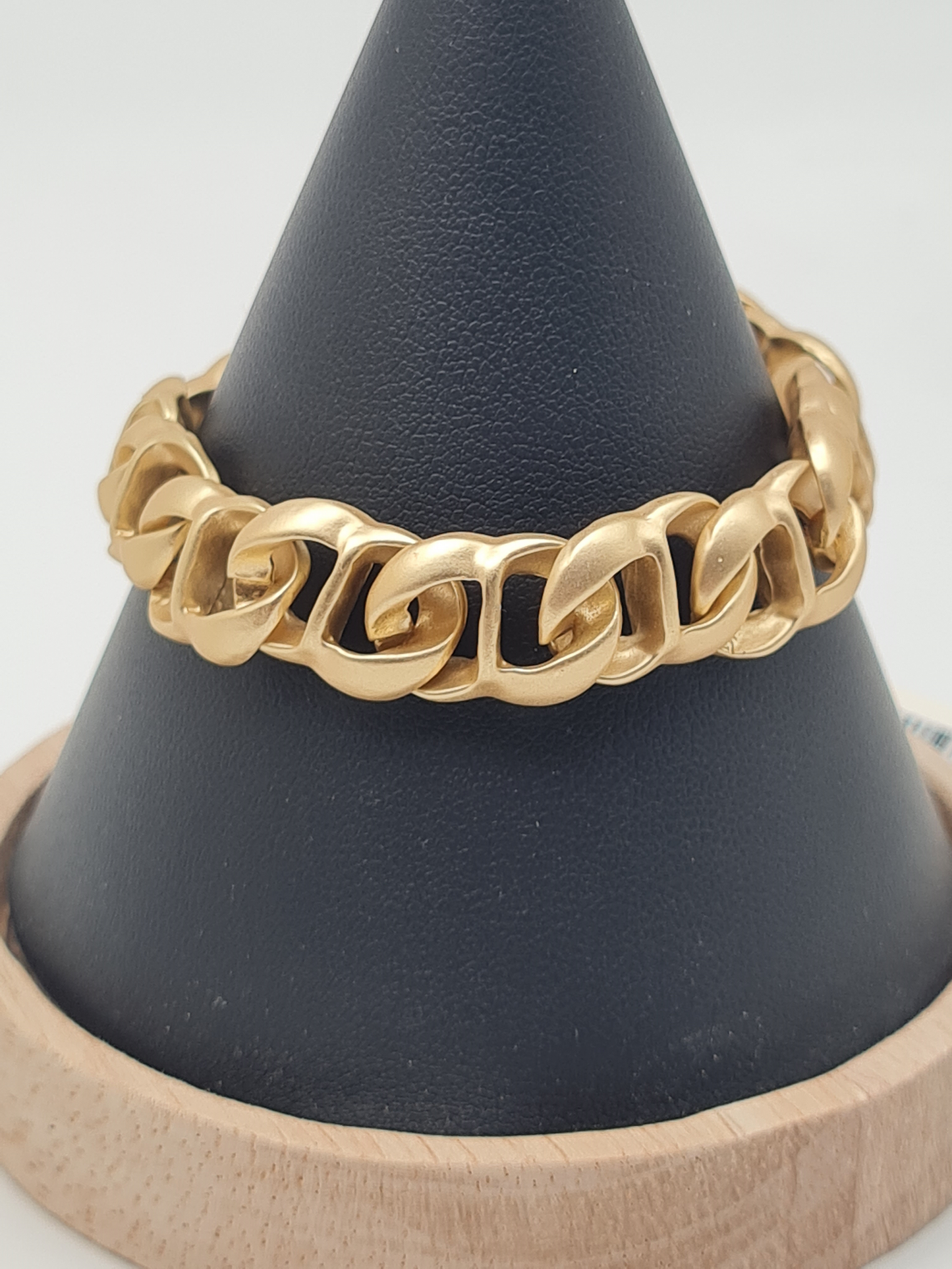 Biba Gliederarmband in Matt Goldfarben mit gedrehte Glieder Statement