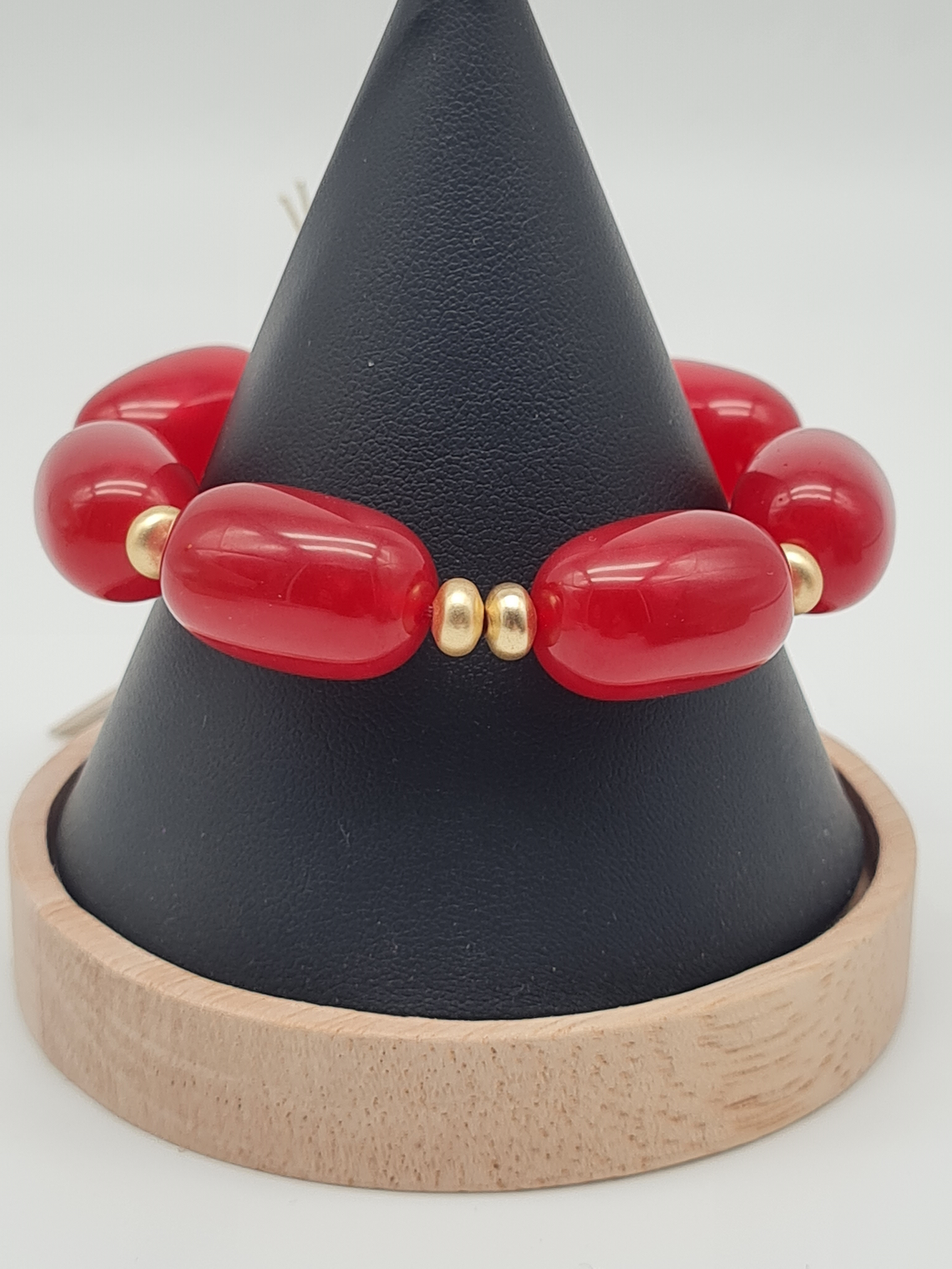 Biba elastisches Armband mit Resin Perlen in Kirschrot