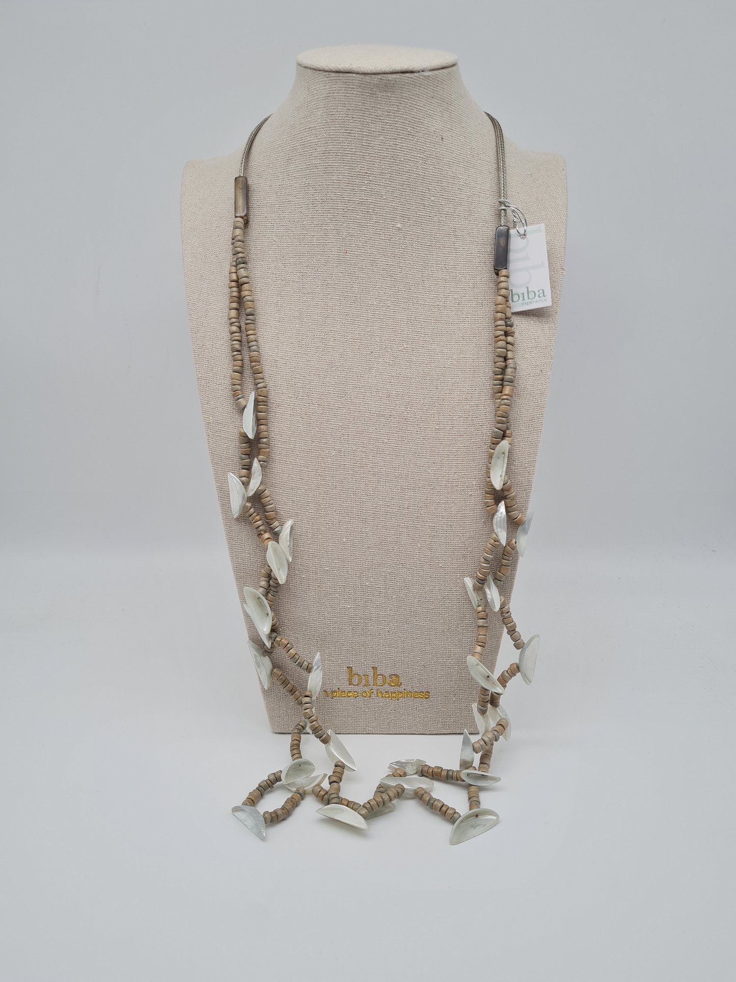 Biba Halskette Grau oder Beige mit Muscheln und Acrylperlen
