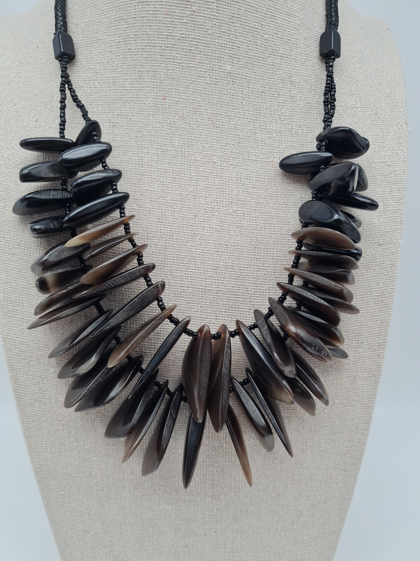 Biba Kurzhalskette Doppelkette mit Resin Steine mit Naturmuster