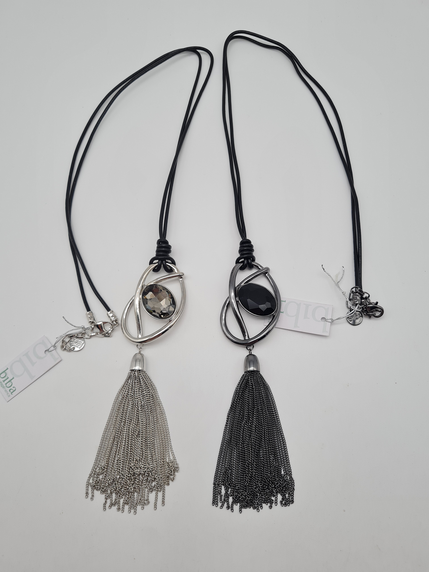 Biba Langkette aus Kunstleder mit Anhänger in Schwarz oder Silber mit Strass-Stein
