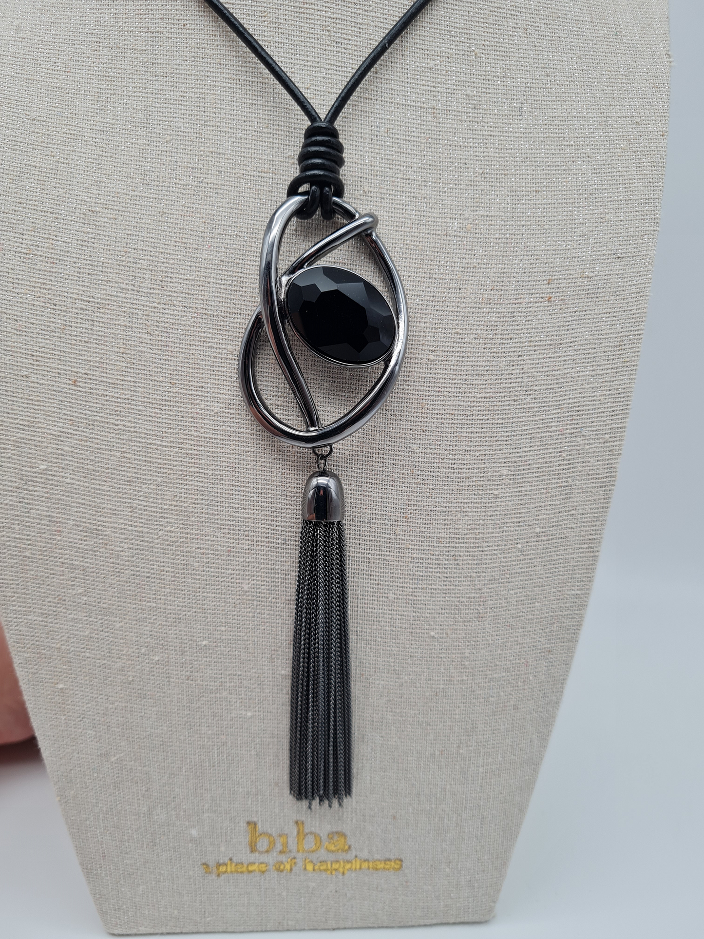 Biba Langkette aus Kunstleder mit Anhänger in Schwarz oder Silber mit Strass-Stein