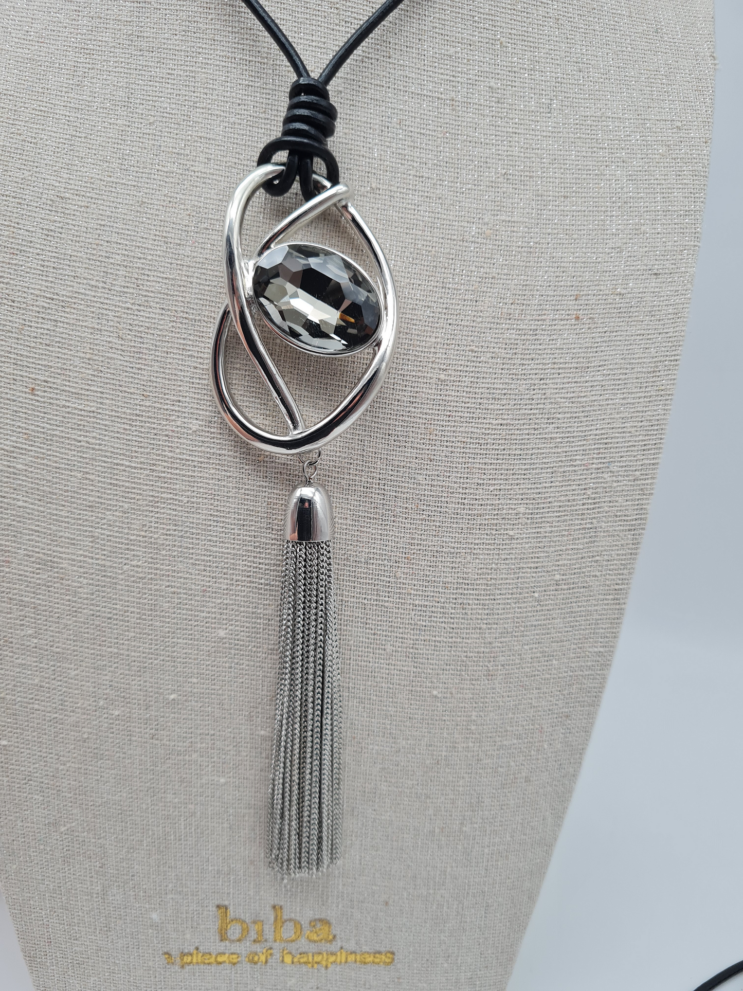 Biba Langkette aus Kunstleder mit Anhänger in Schwarz oder Silber mit Strass-Stein