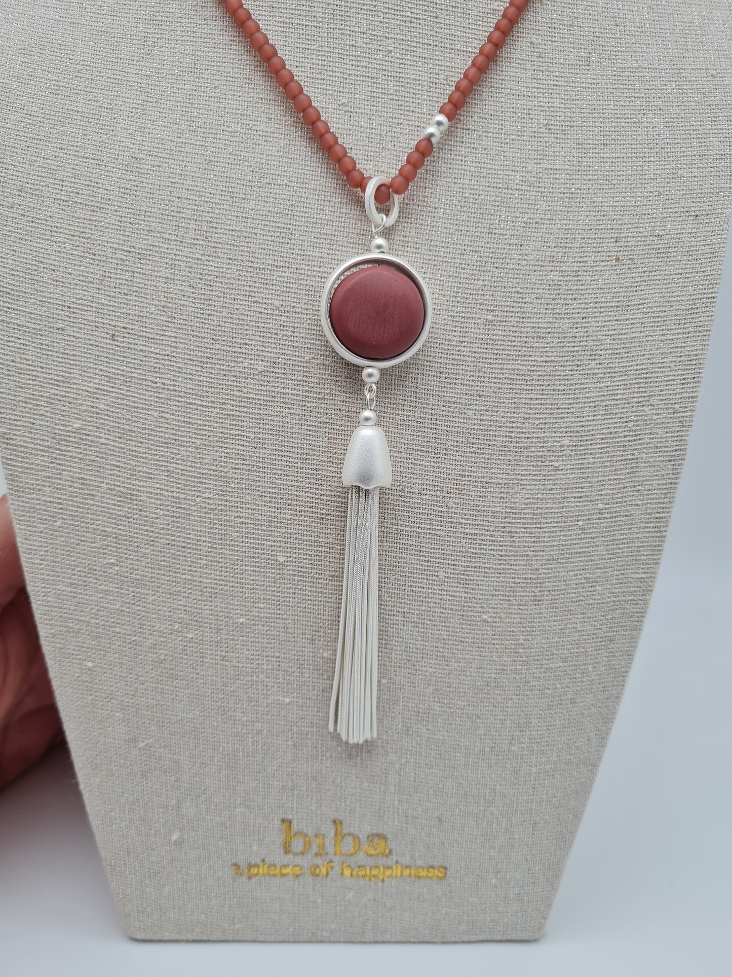 Biba Langkette in Matt Gold- und Silberfarben mit Altrosa Resin Perlen