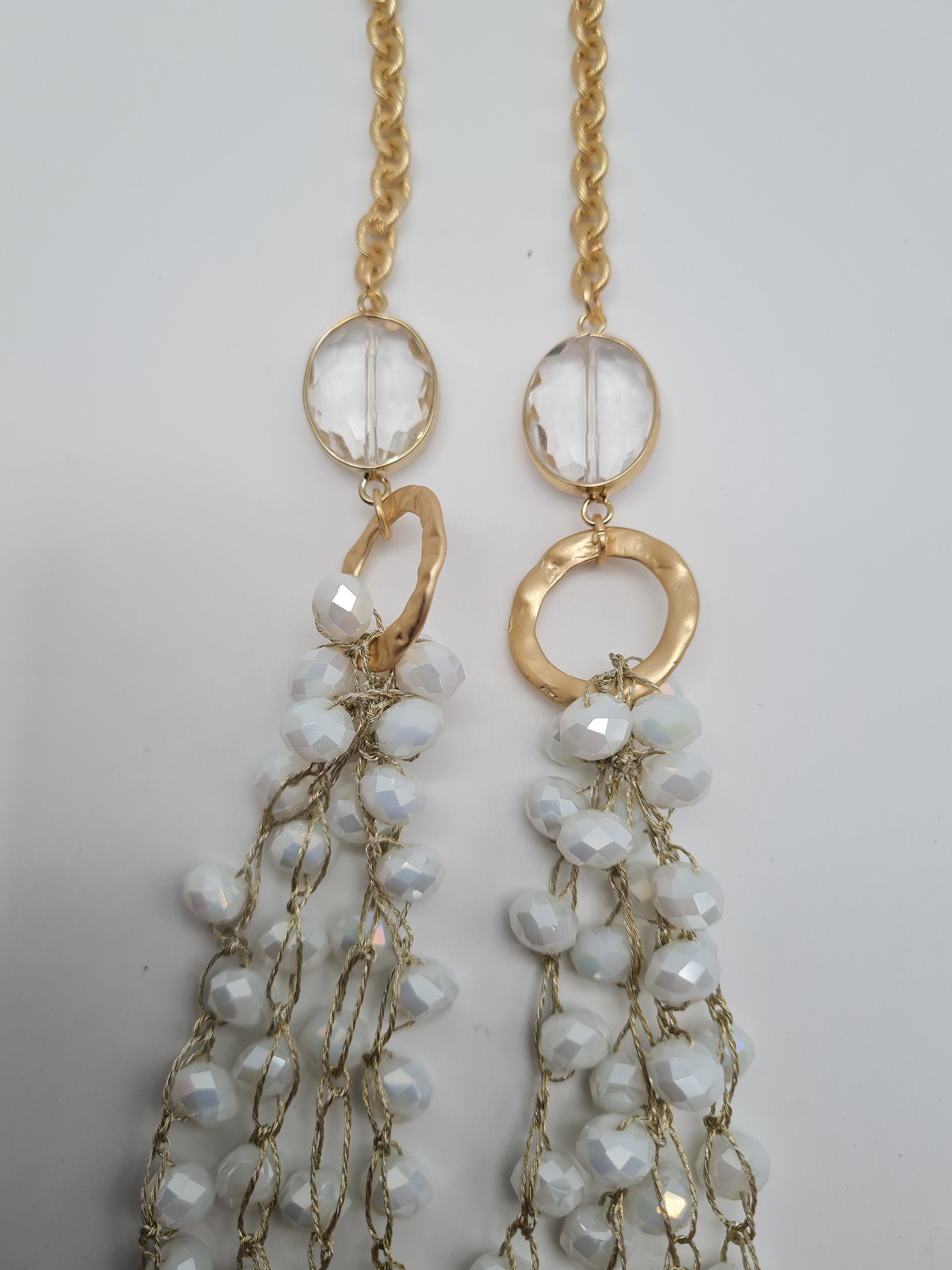 Biba Langhalskette Goldfarben mit Perlenanhänger in Creme-grau und Strassteinen