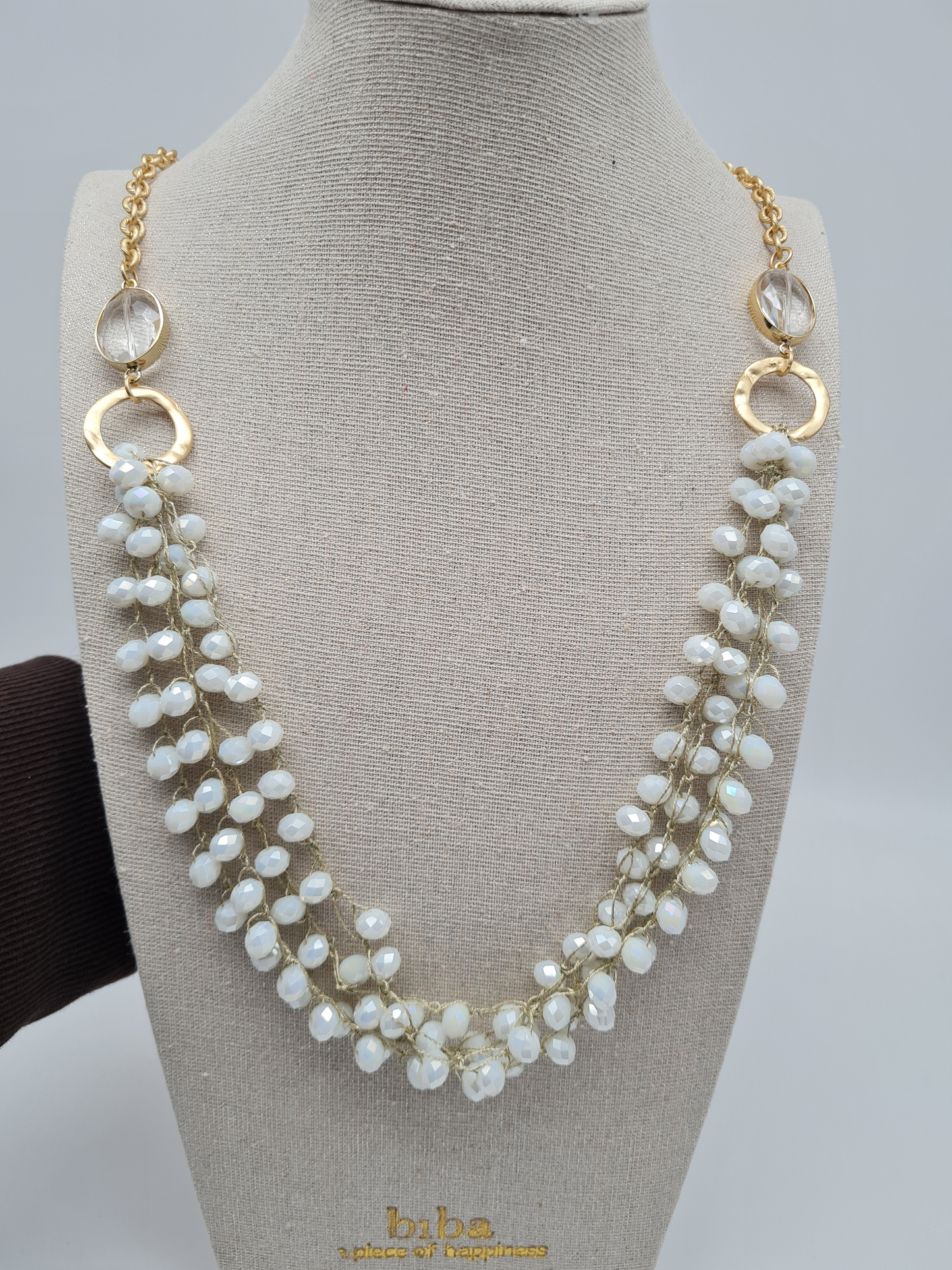 Biba Langhalskette Goldfarben mit Perlenanhänger in Creme-grau und Strassteinen