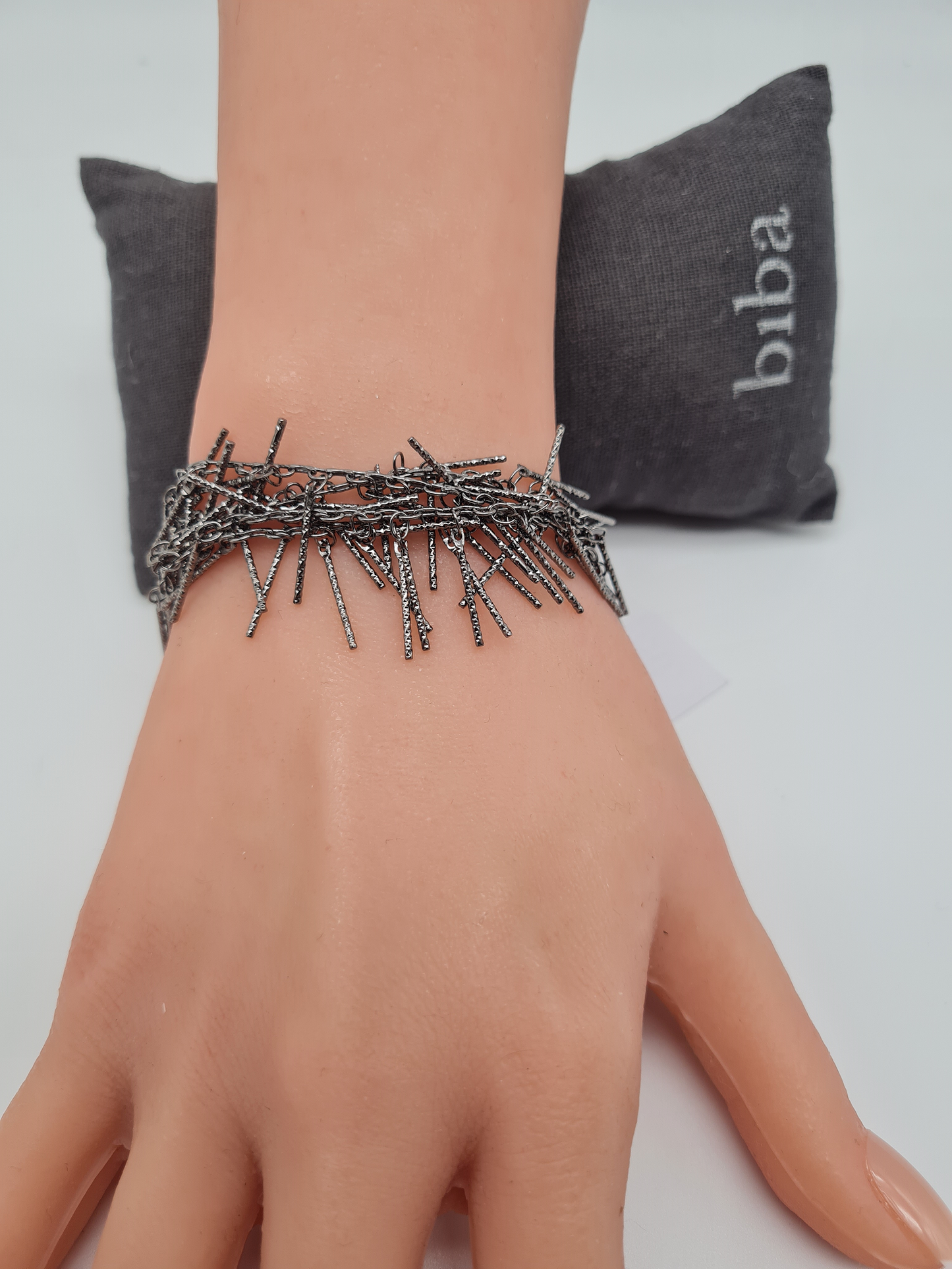 Biba Armband "Spikes" wie ein Charleston Kleid am Arm, in Roségold, Gun Metal oder Silberfarben (Kopie)