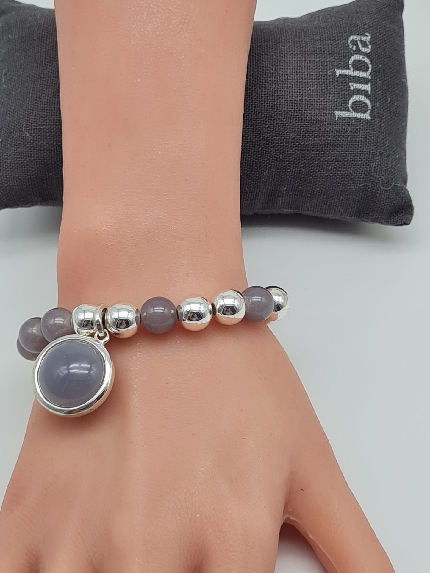 Biba Armband elastisch mit Anhänger Grau und Silberfarben, Elegant