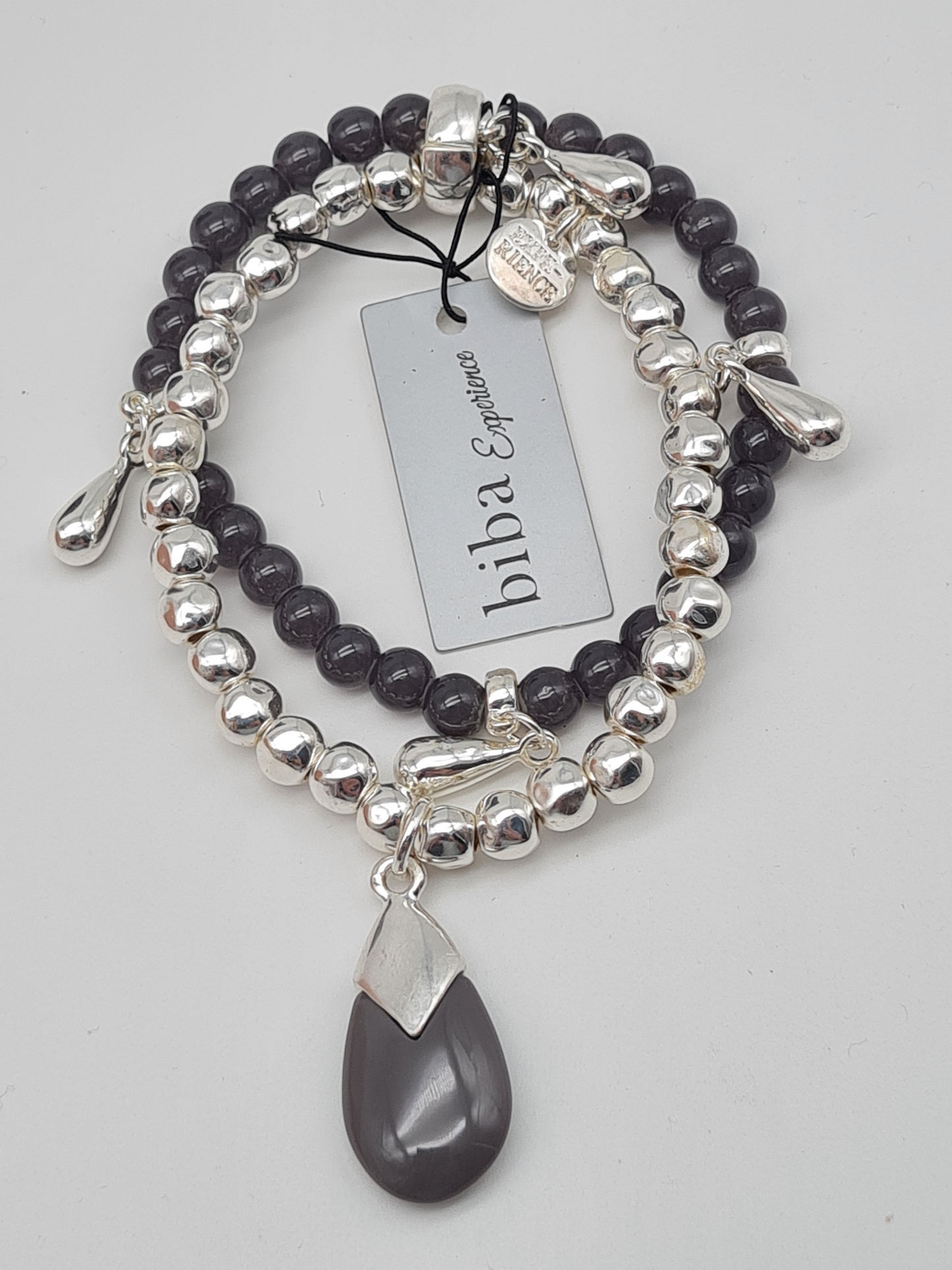 Biba Armband elastisch Silberfarbig mit Dunkelgraue Jade Steinchen