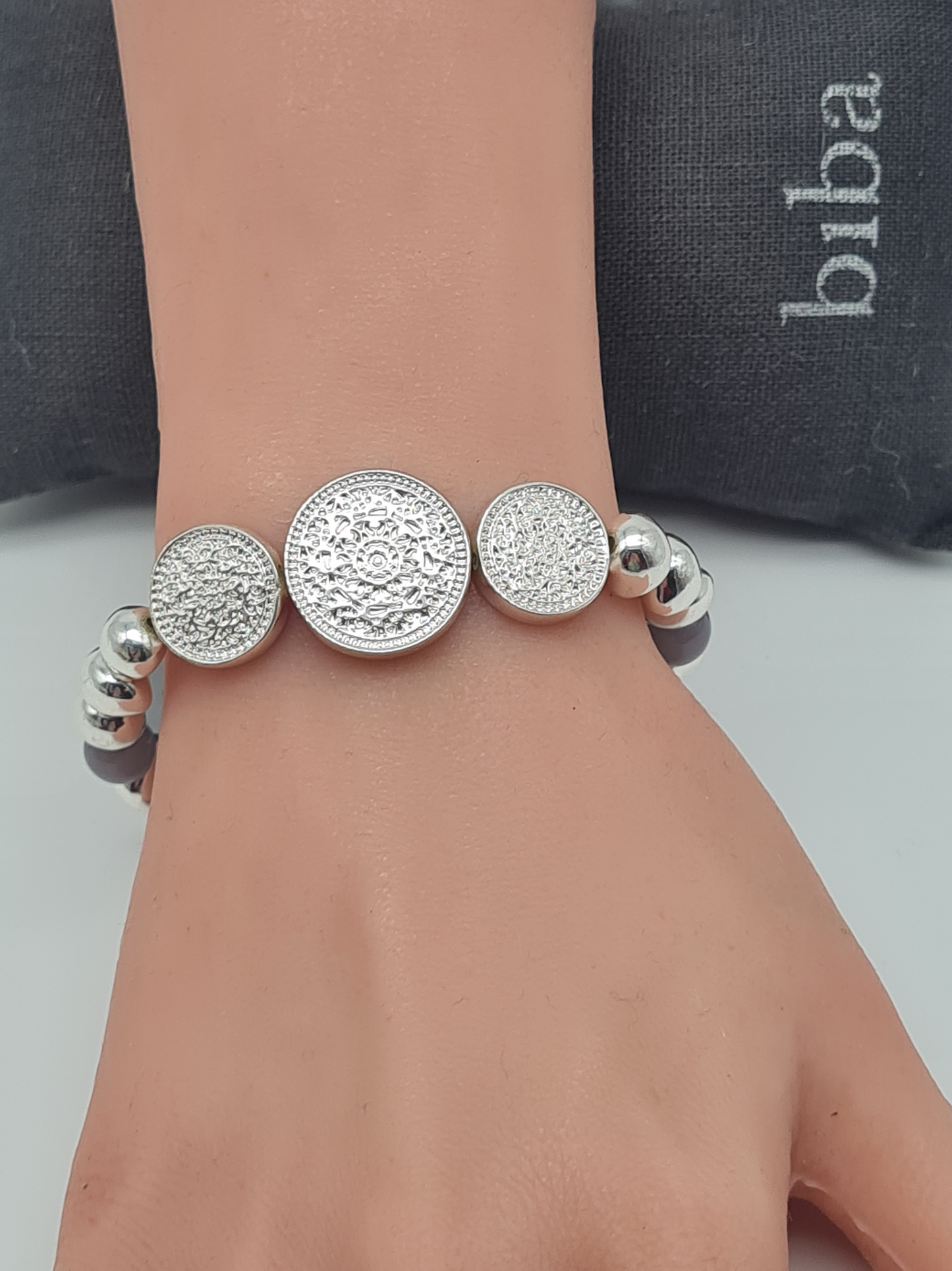 Biba Armband Silberfarben mit 3 ornamentale Kreise in Rosa oder Mausgrau