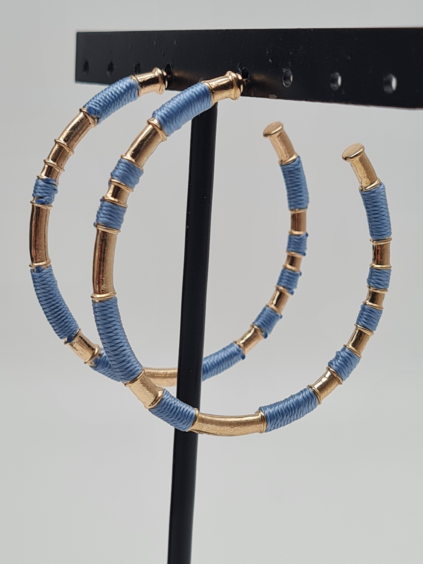 Biba Creolen Goldfarben mit Hellgrüner oder Hellblaue Textil umrandet