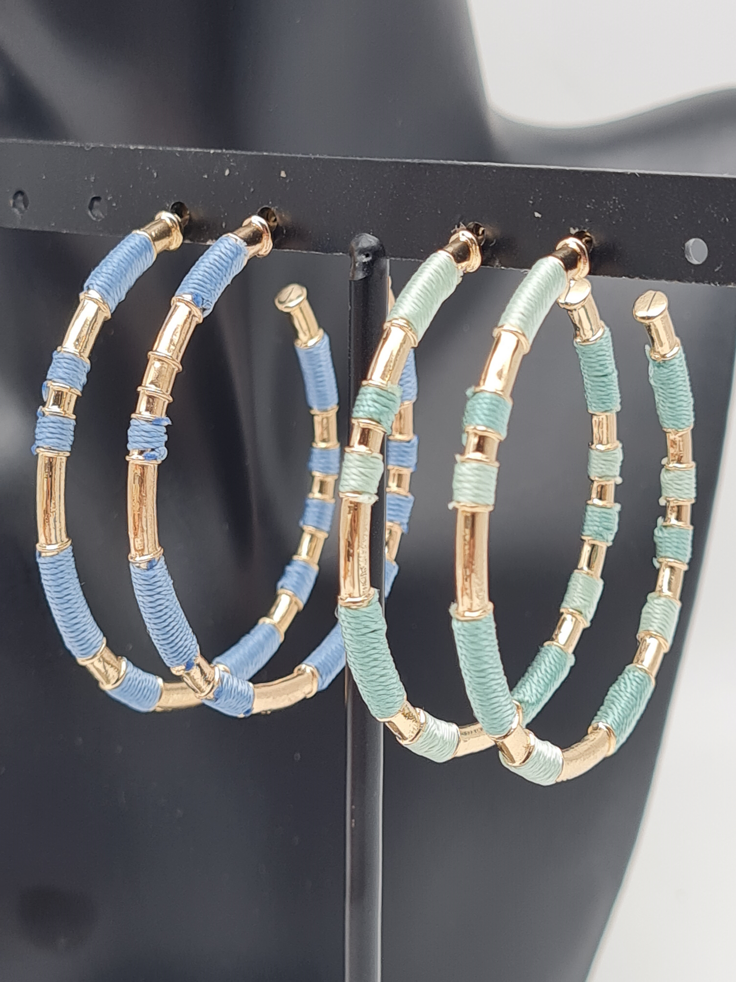 Biba Creolen Goldfarben mit Hellgrüner oder Hellblaue Textil umrandet
